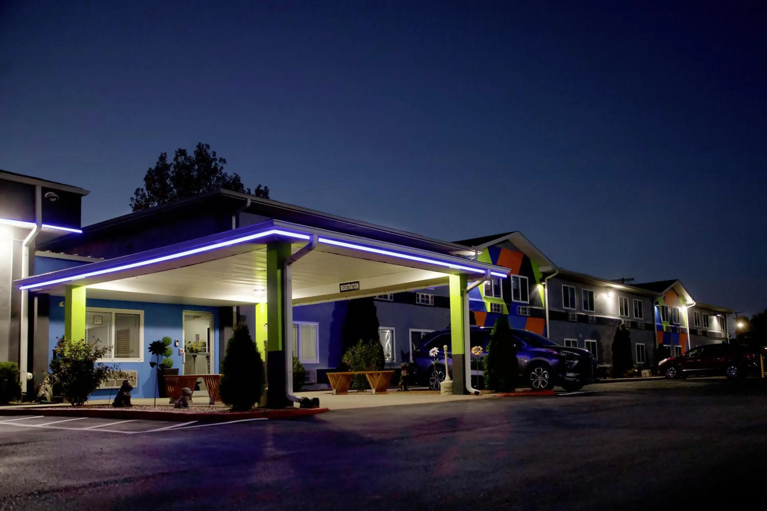 Facade/entrance in Express Inn Parsons