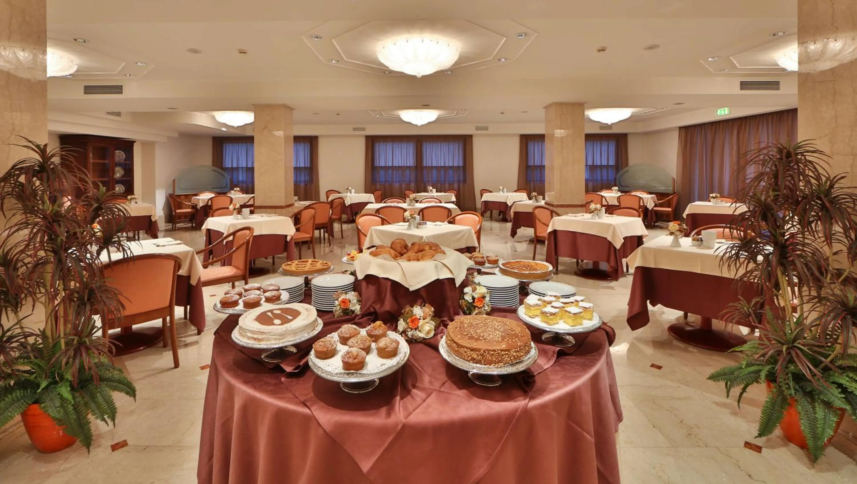 Restaurant/places to eat in Best Western Hotel Globus City