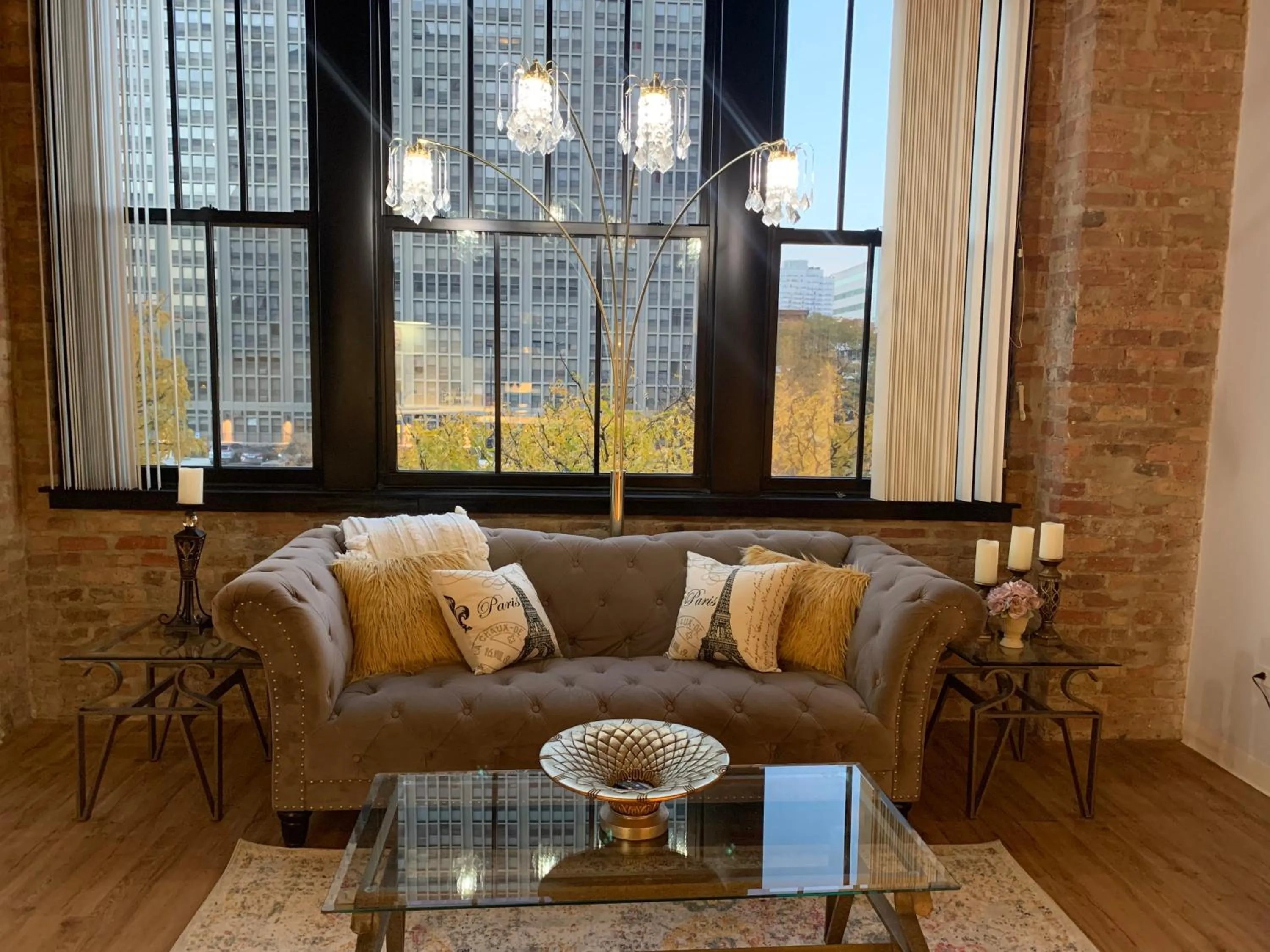 Living room in Luxéry Stay Chicago - Themed Units! Close to Downtown, McCormick Place & Wintrust Arena