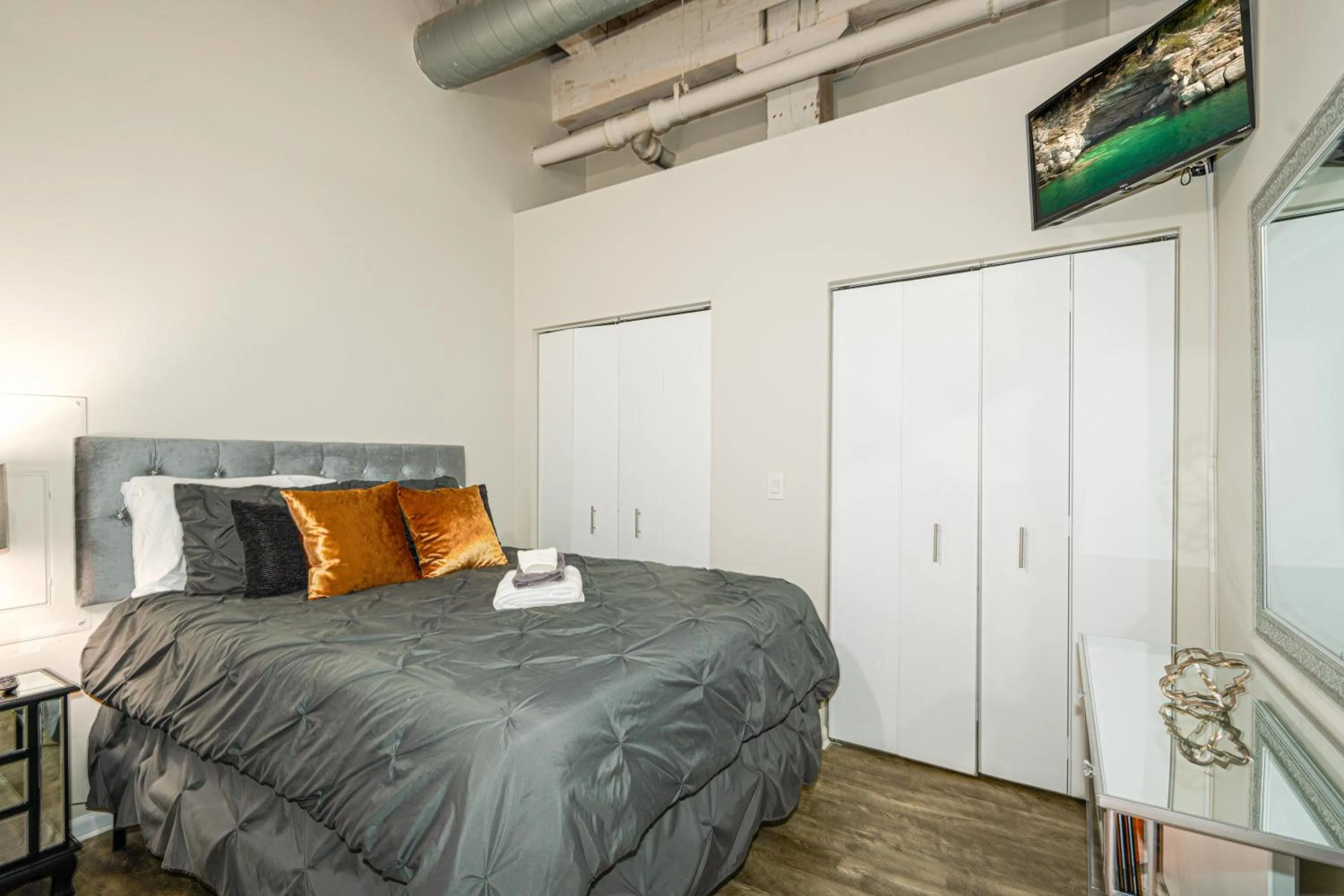 Bedroom, Bed in Luxéry Stay Chicago - Themed Units! Close to Downtown, McCormick Place & Wintrust Arena