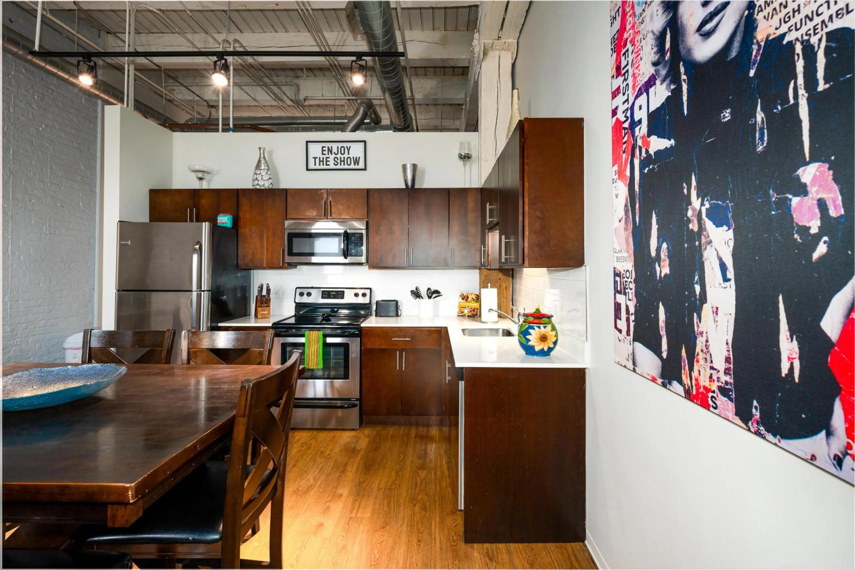 Kitchen or kitchenette in Luxéry Stay Chicago - Themed Units! Close to Downtown, McCormick Place & Wintrust Arena