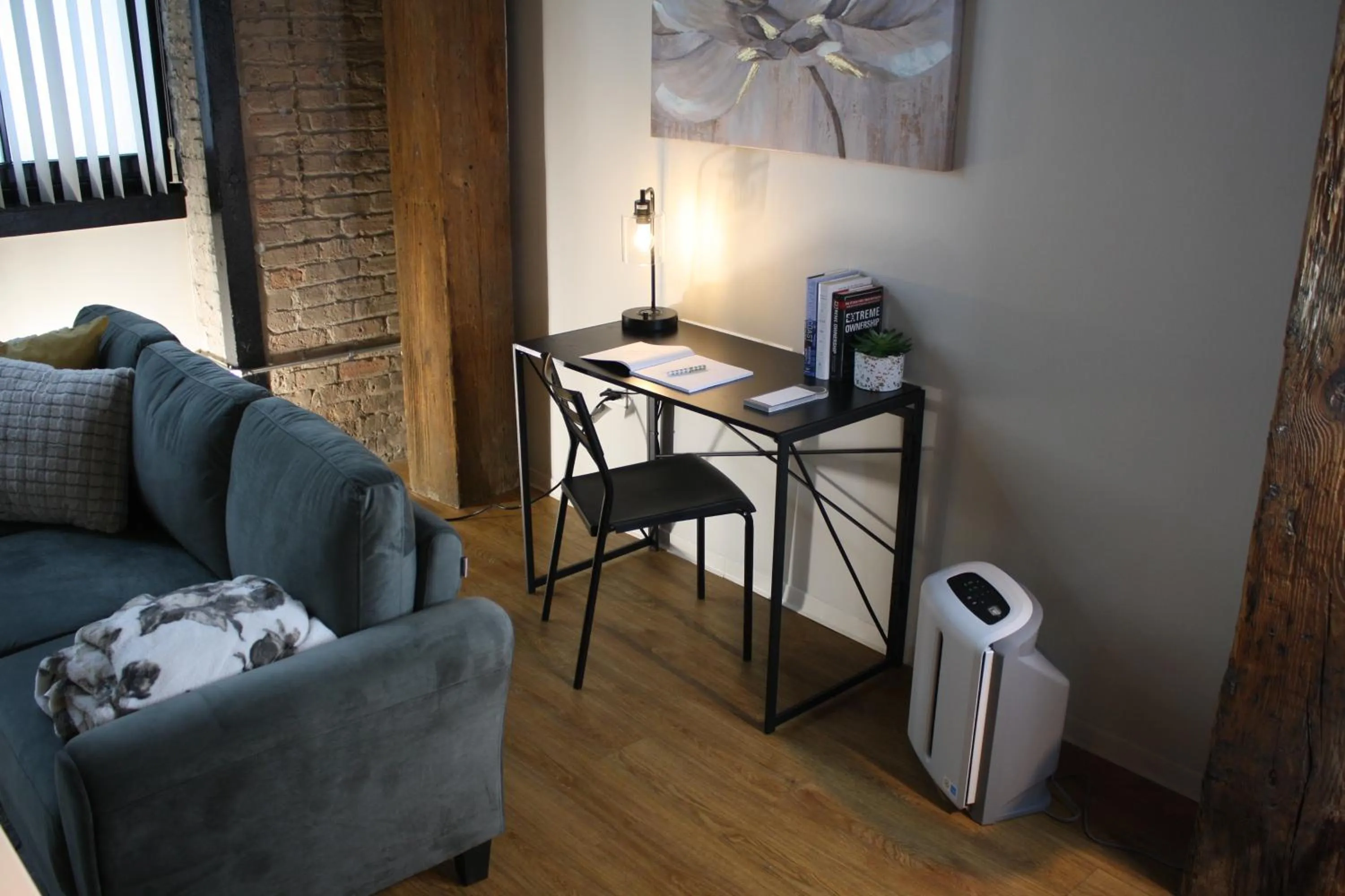 Living room in Luxéry Stay Chicago - Themed Units! Close to Downtown, McCormick Place & Wintrust Arena
