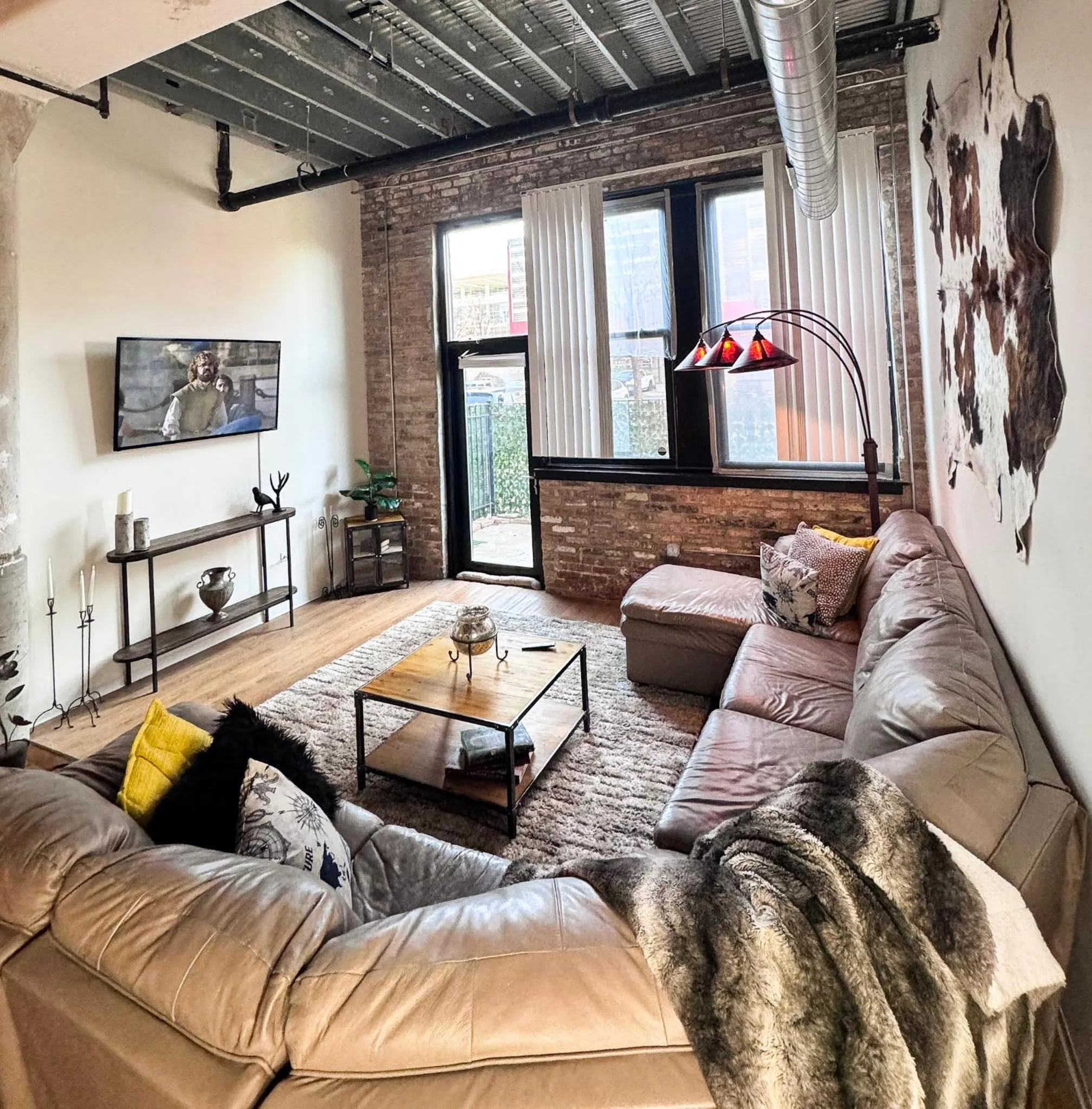 Living room in Luxéry Stay Chicago - Themed Units! Close to Downtown, McCormick Place & Wintrust Arena
