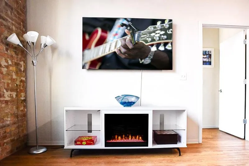 Living room in Luxéry Stay Chicago - Themed Units! Close to Downtown, McCormick Place & Wintrust Arena