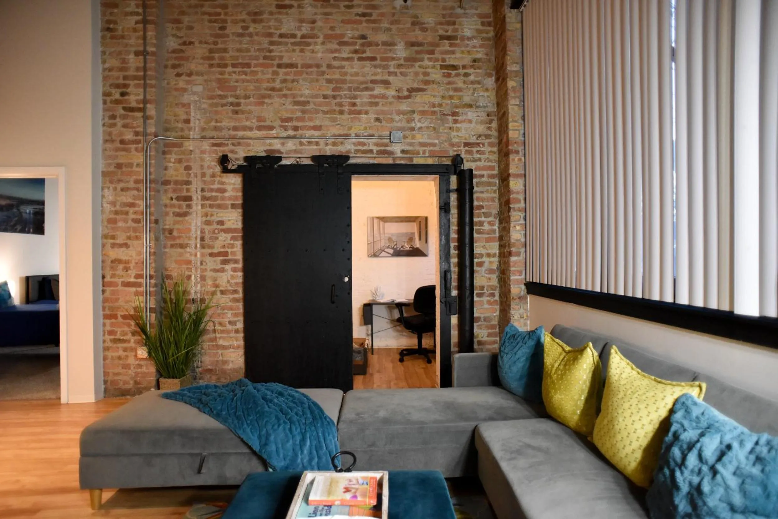 Living room in Luxéry Stay Chicago - Themed Units! Close to Downtown, McCormick Place & Wintrust Arena