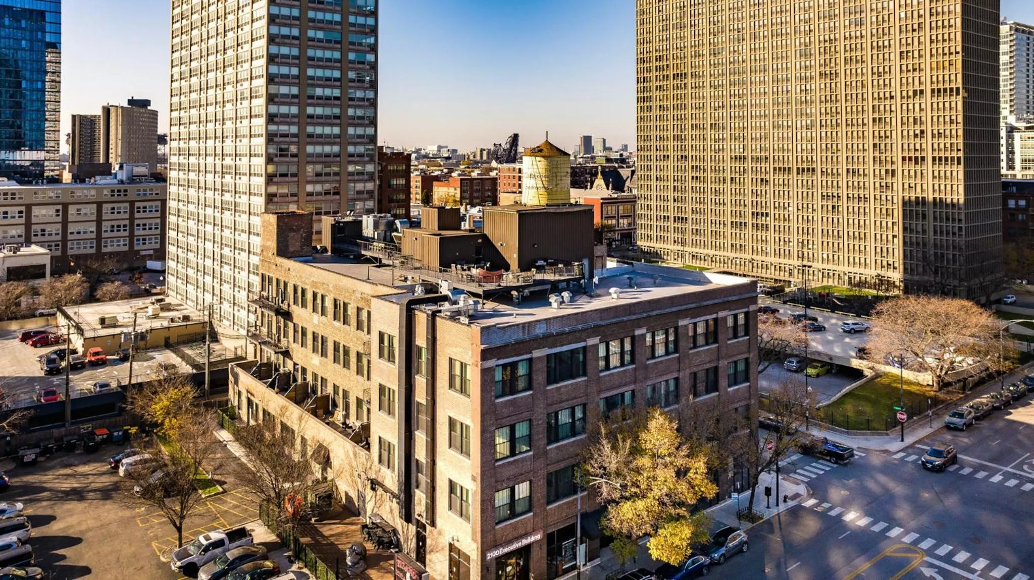 Property building in Luxéry Stay Chicago - Themed Units! Close to Downtown, McCormick Place & Wintrust Arena