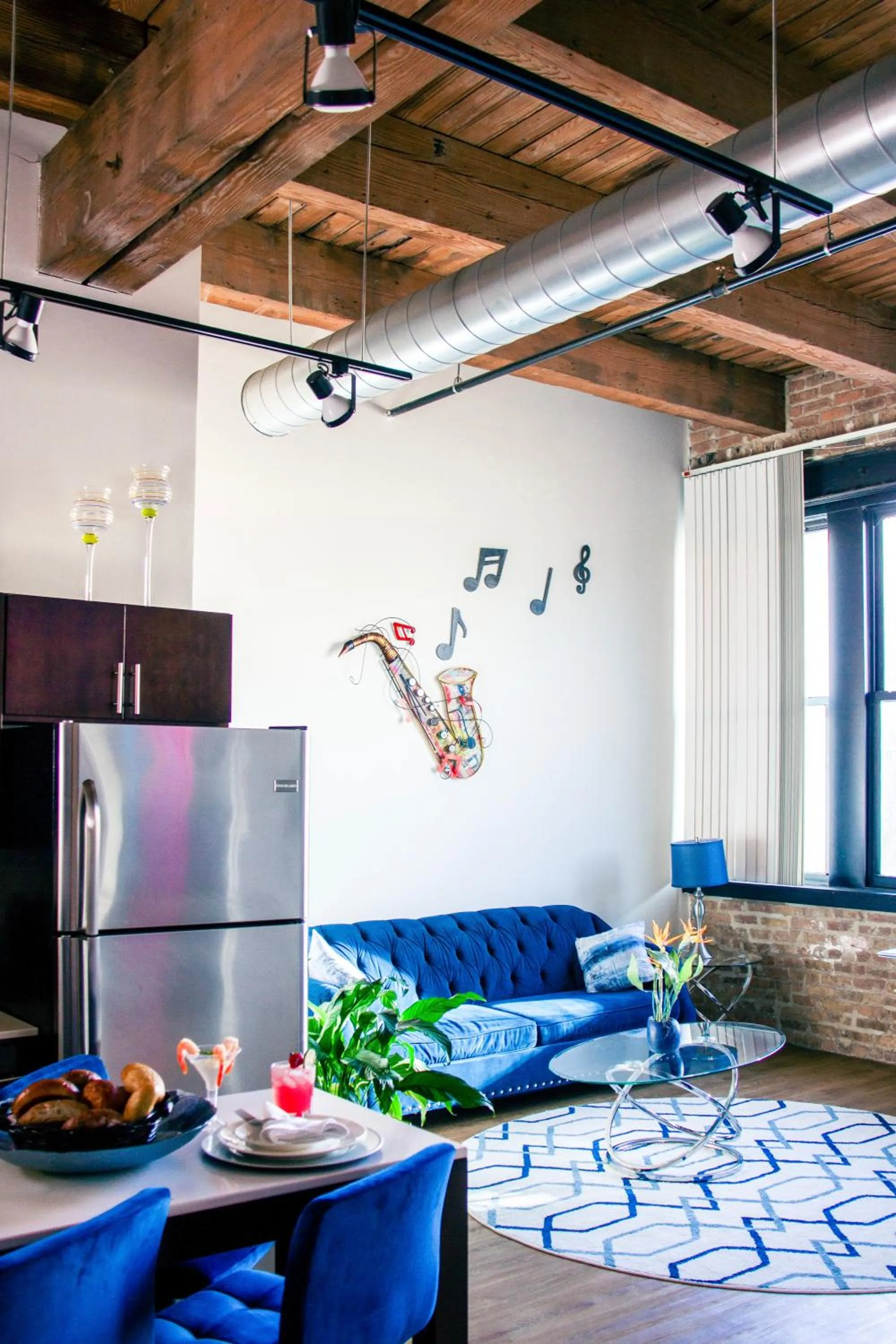 Living room in Luxéry Stay Chicago - Themed Units! Close to Downtown, McCormick Place & Wintrust Arena