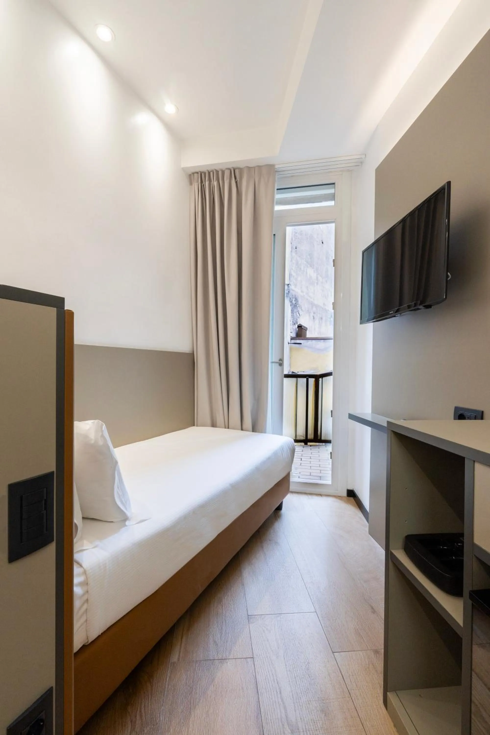 Bedroom, Bed in London Hotel