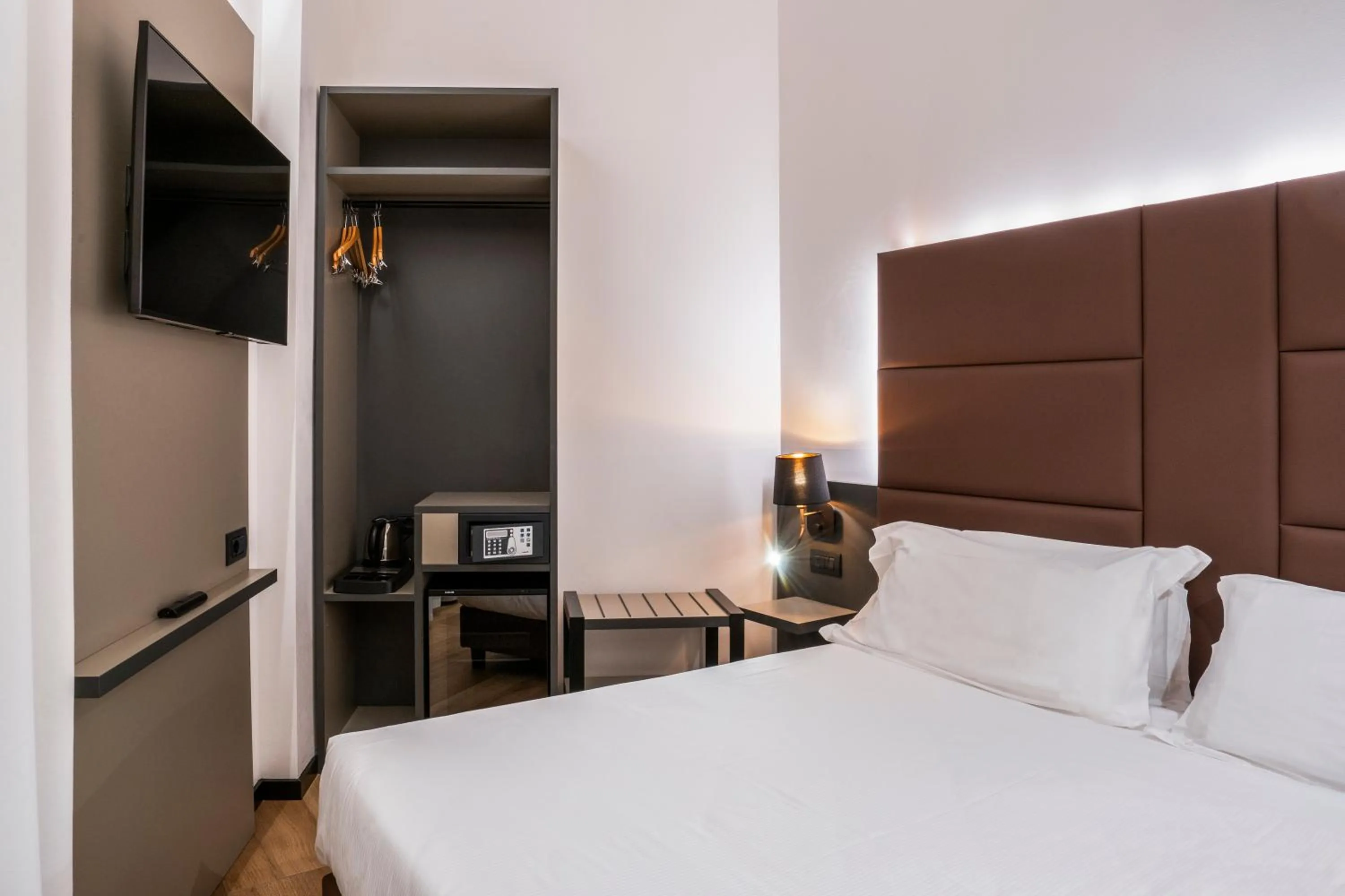 Bedroom, Bed in London Hotel