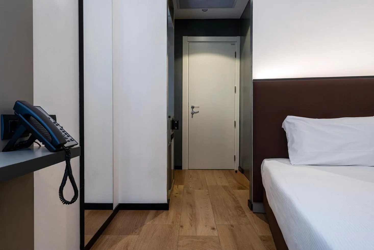 Bedroom, Bed in London Hotel