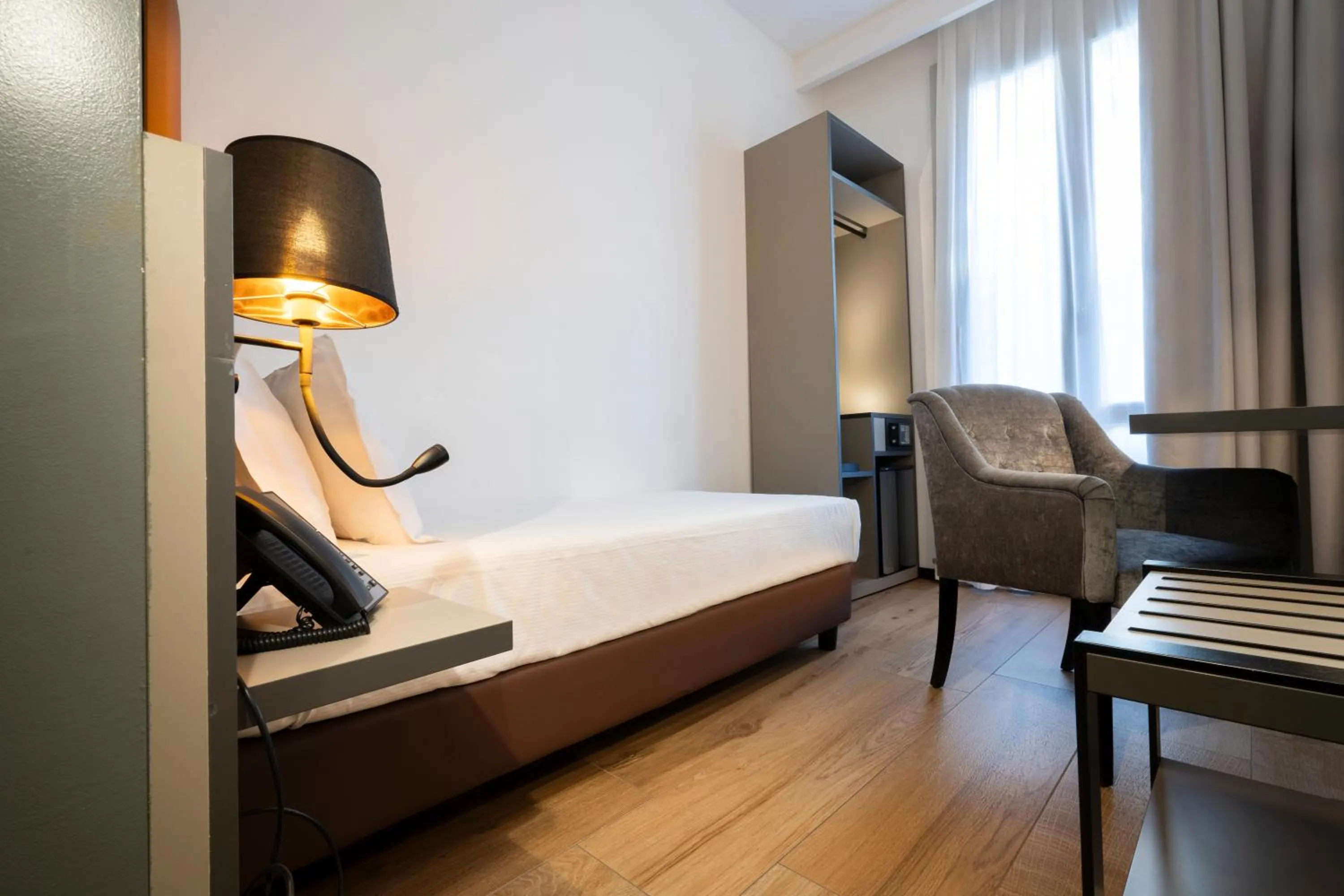 Bedroom, Bed in London Hotel