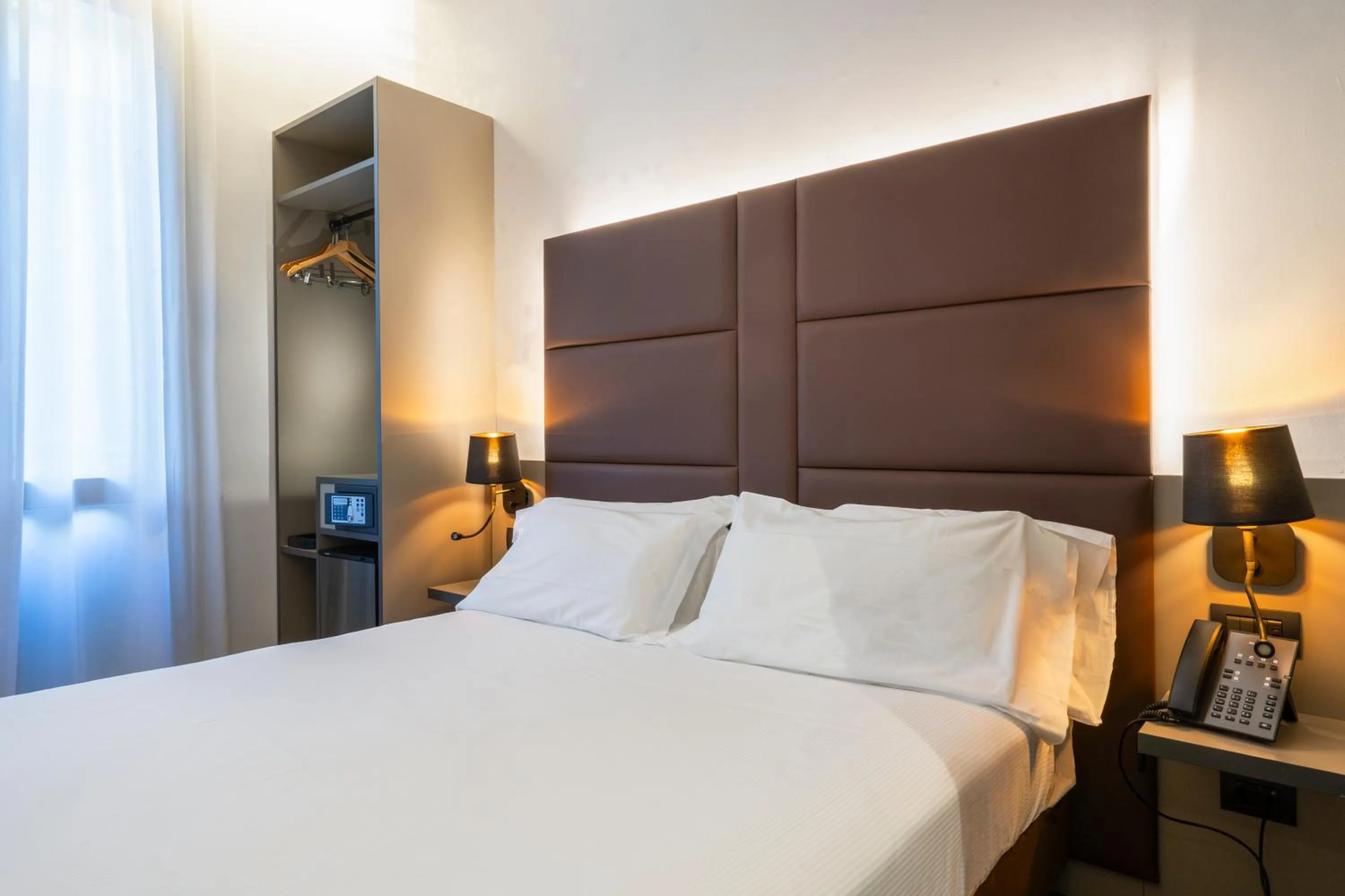 Bedroom, Bed in London Hotel