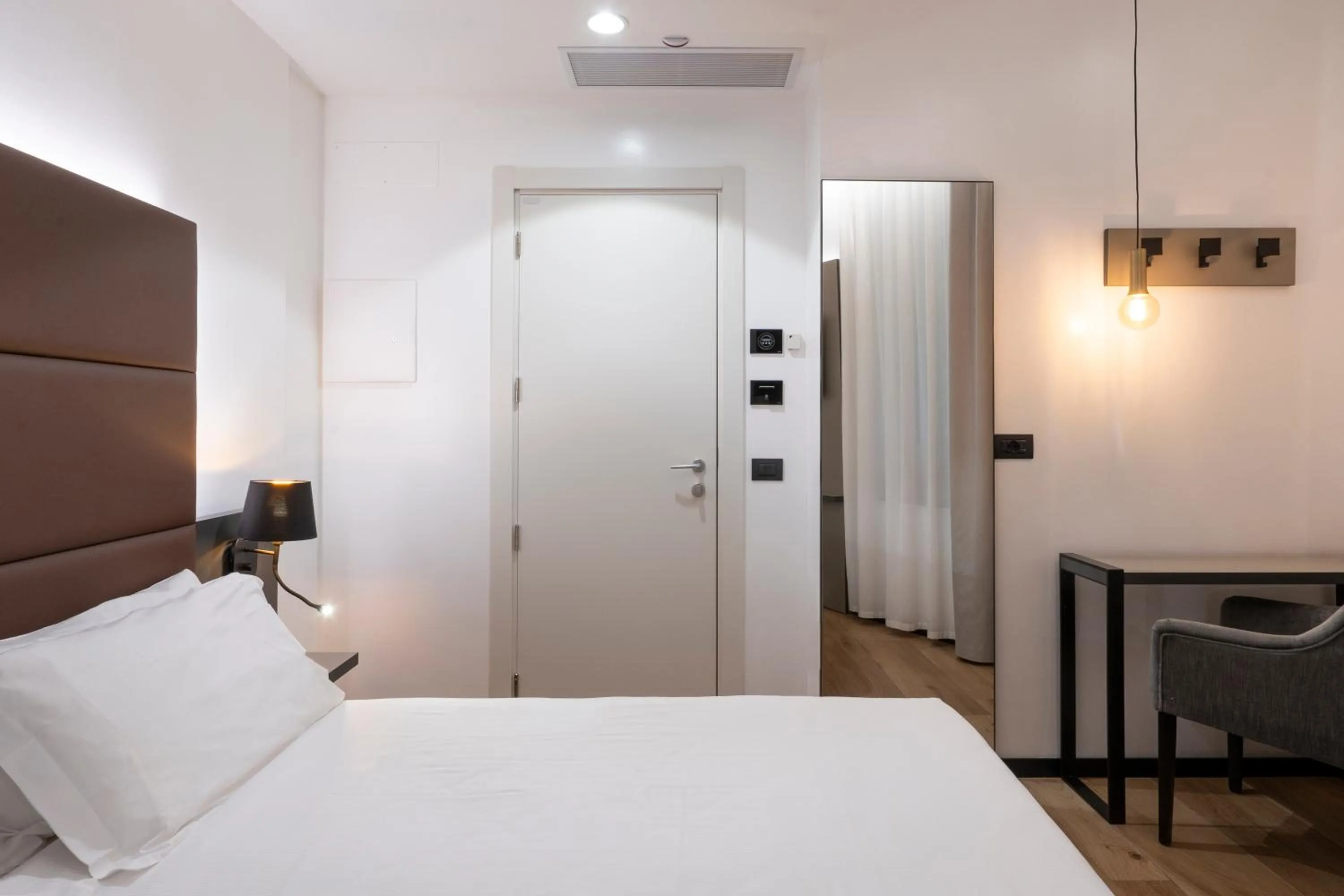 Bedroom, Bed in London Hotel