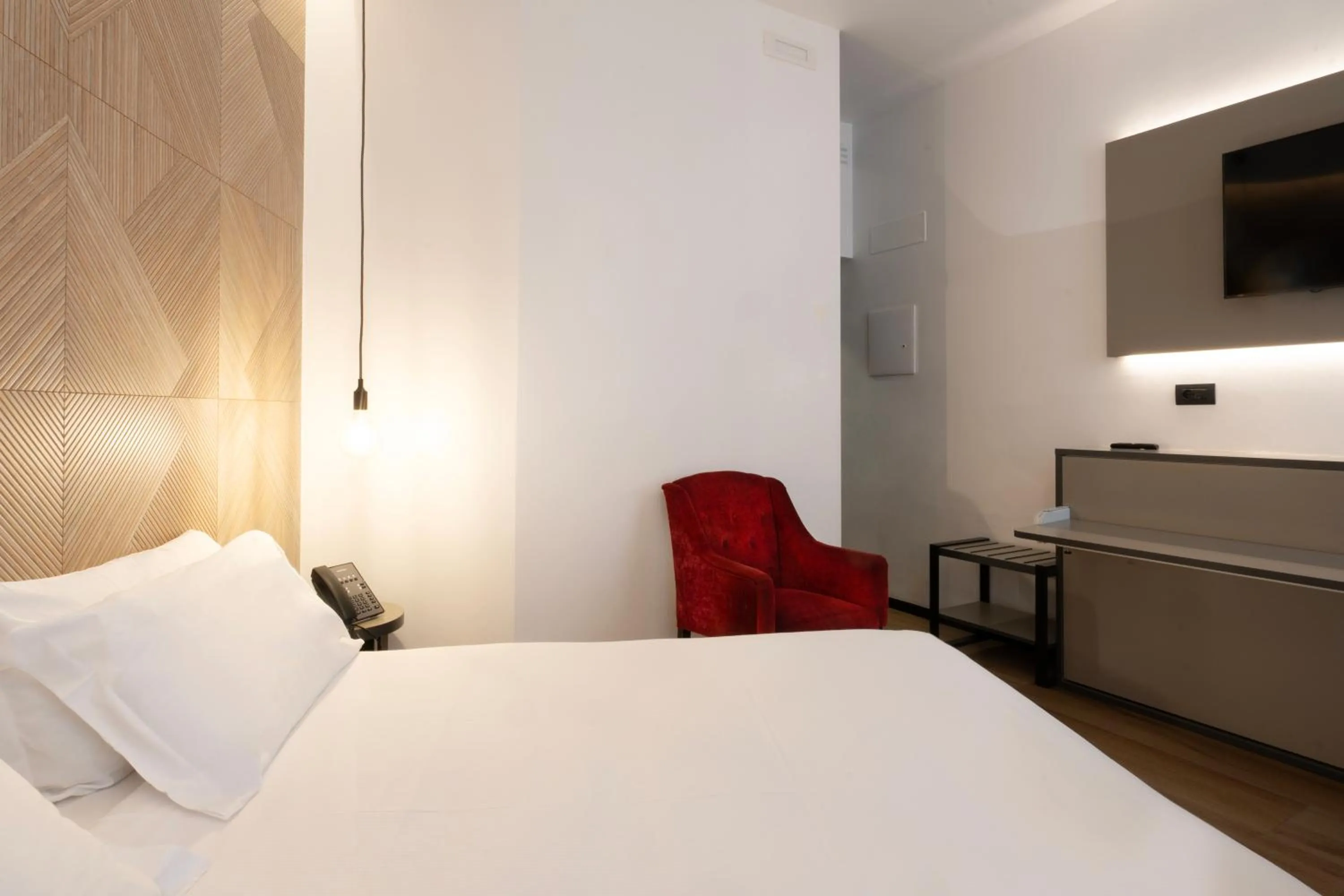 Bedroom, Bed in London Hotel