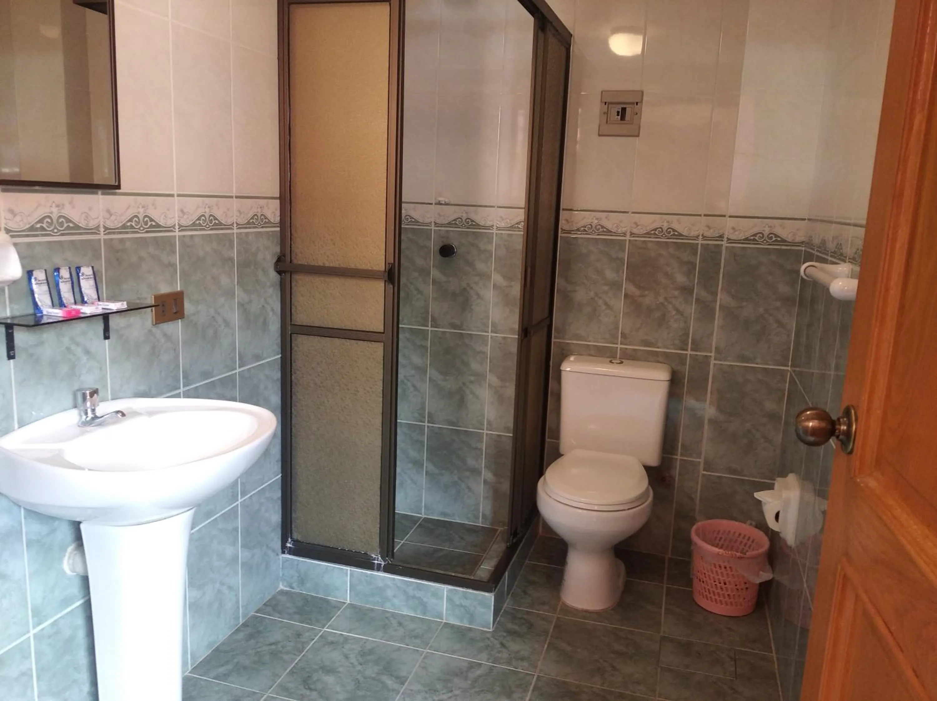 Shower in HOTEL WENDY MAR