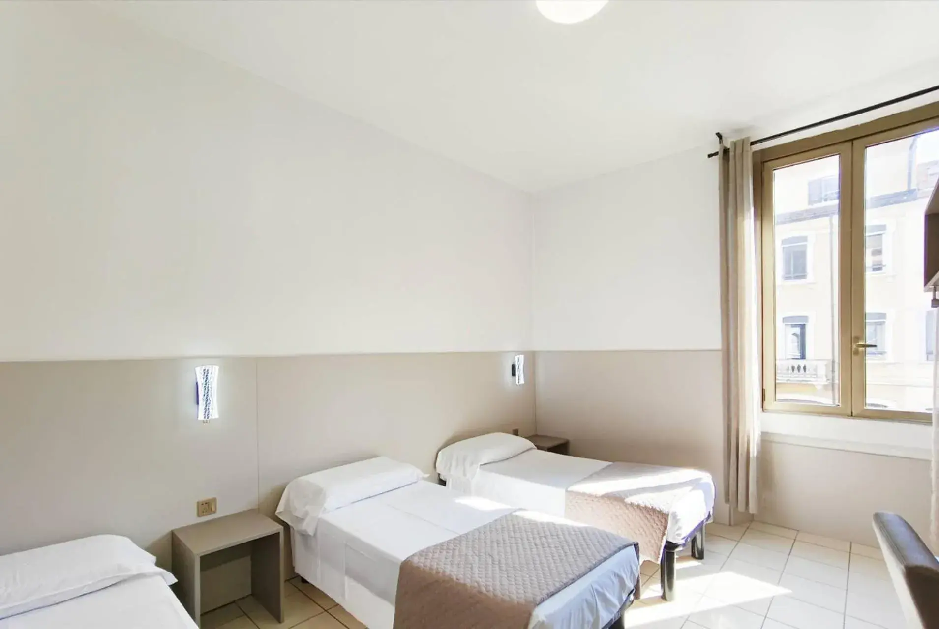 Triple Room in Hotel Mondial Triple Room in Hotel Mondial