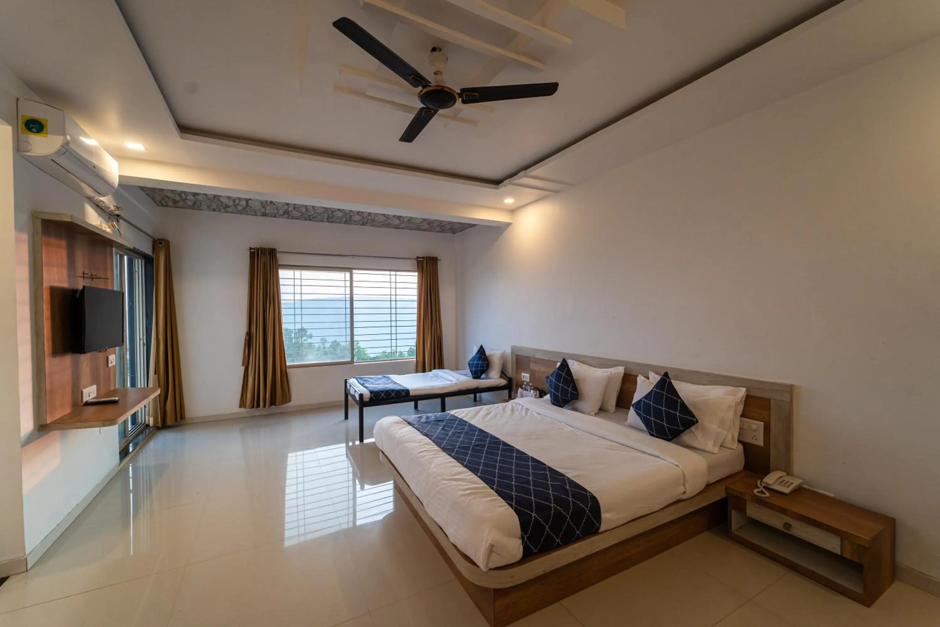 Photo of the whole room, Bed in Strawberry King Resort