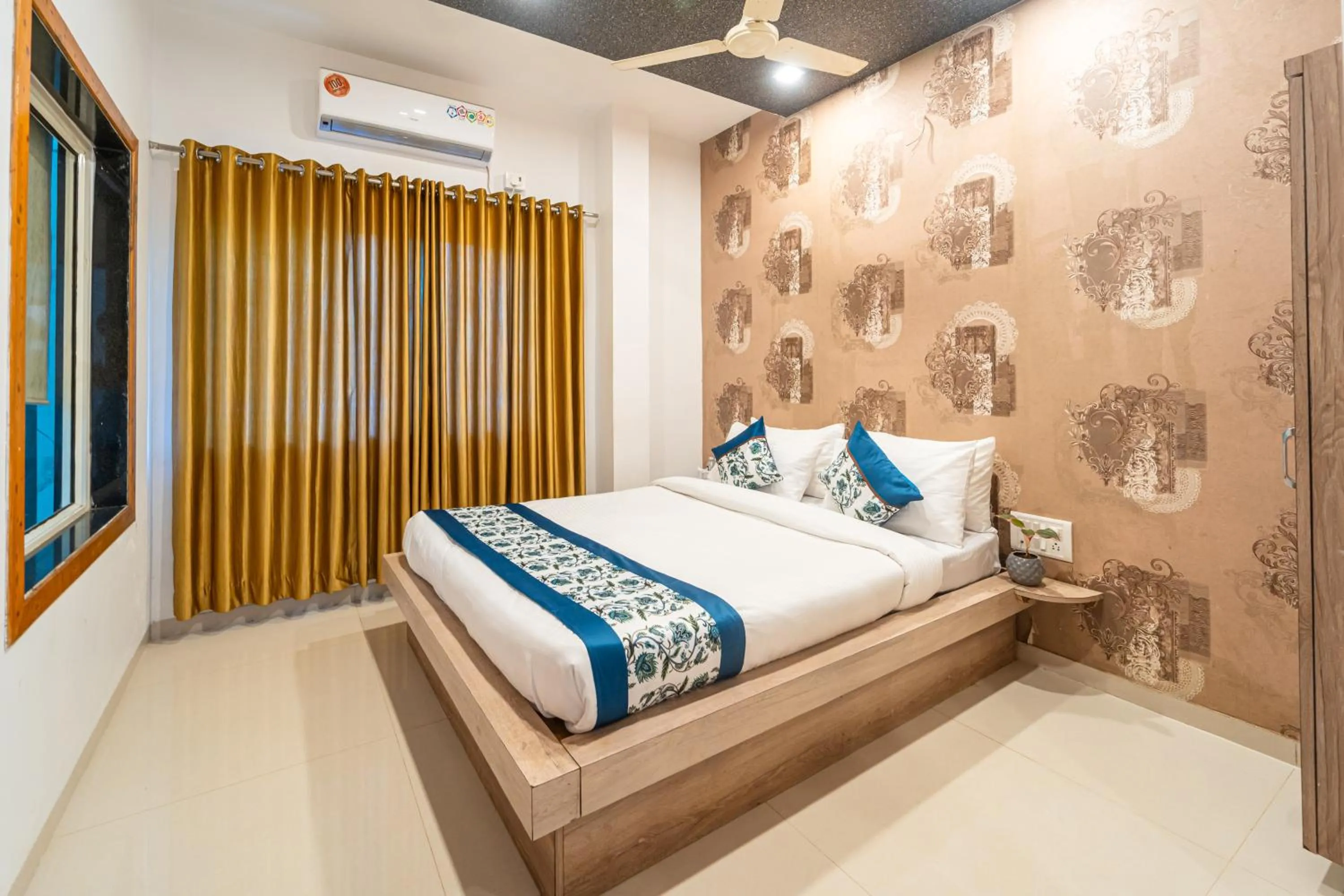 Bed in Strawberry King Resort