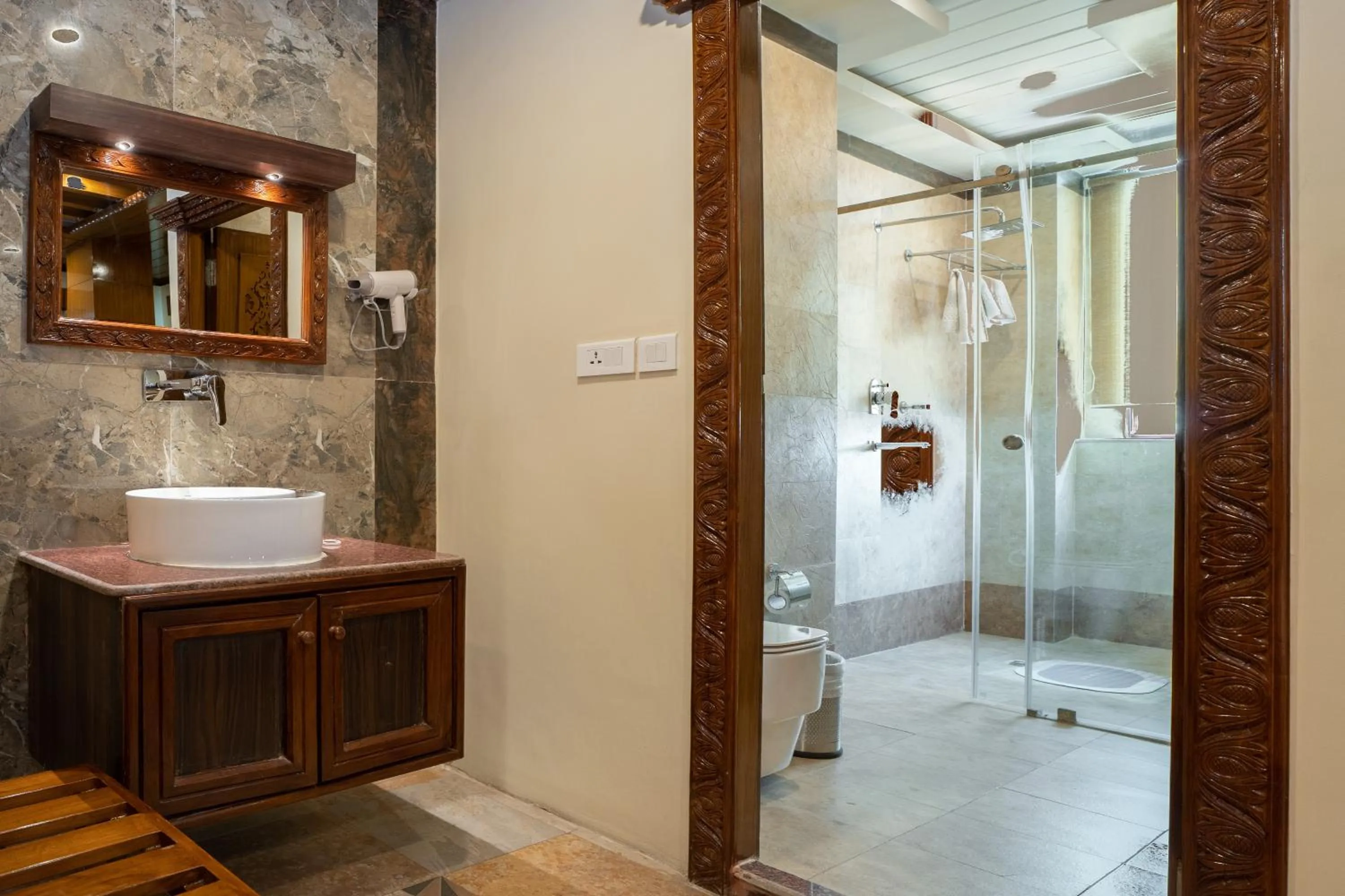 Shower in Surya Heritage Hotel