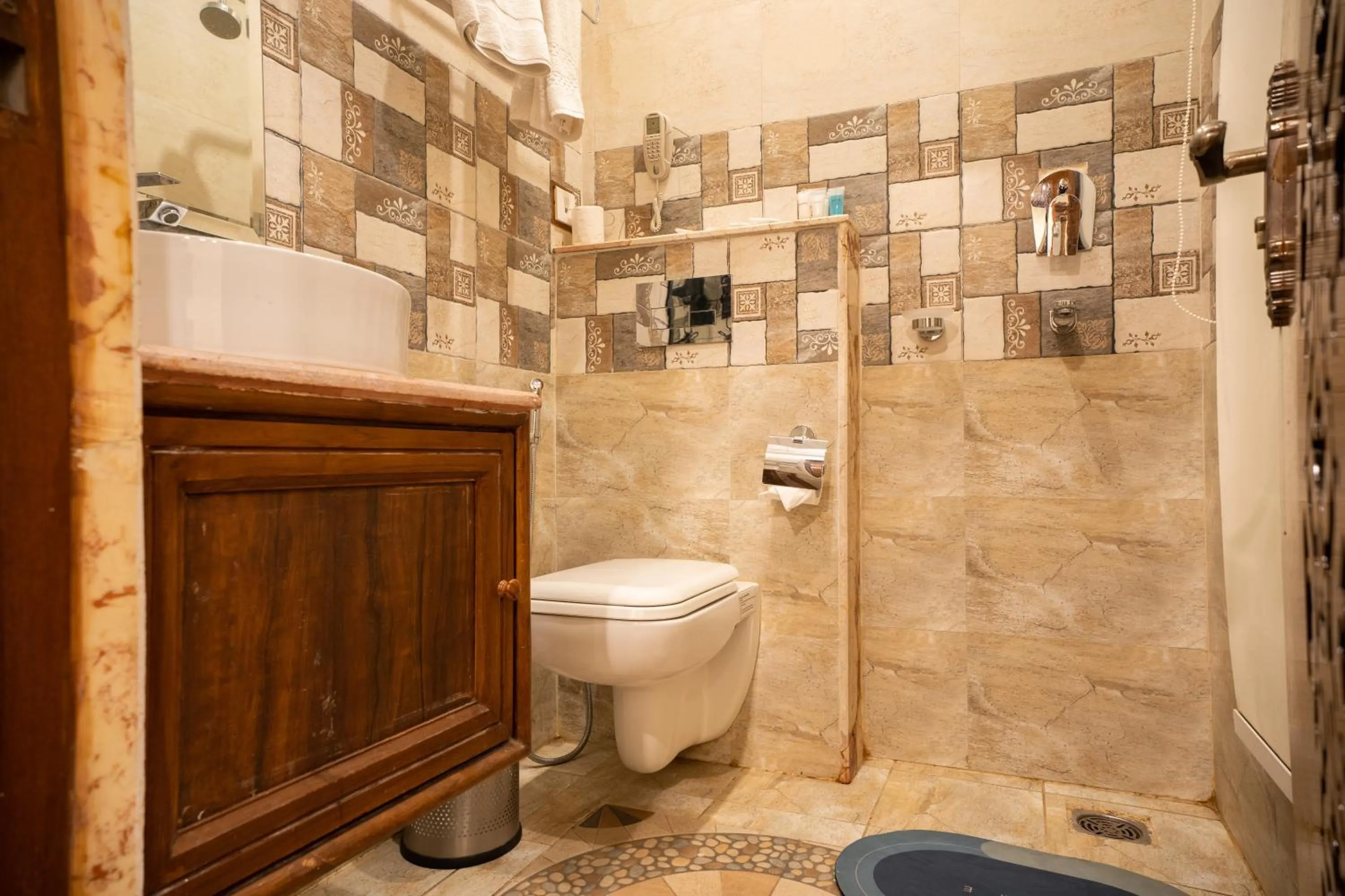 Shower in Surya Heritage Hotel