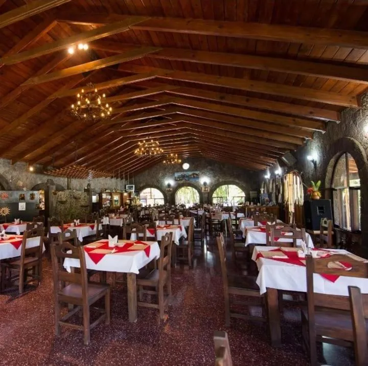 Restaurant/places to eat in Hotel Tiosh Abaj