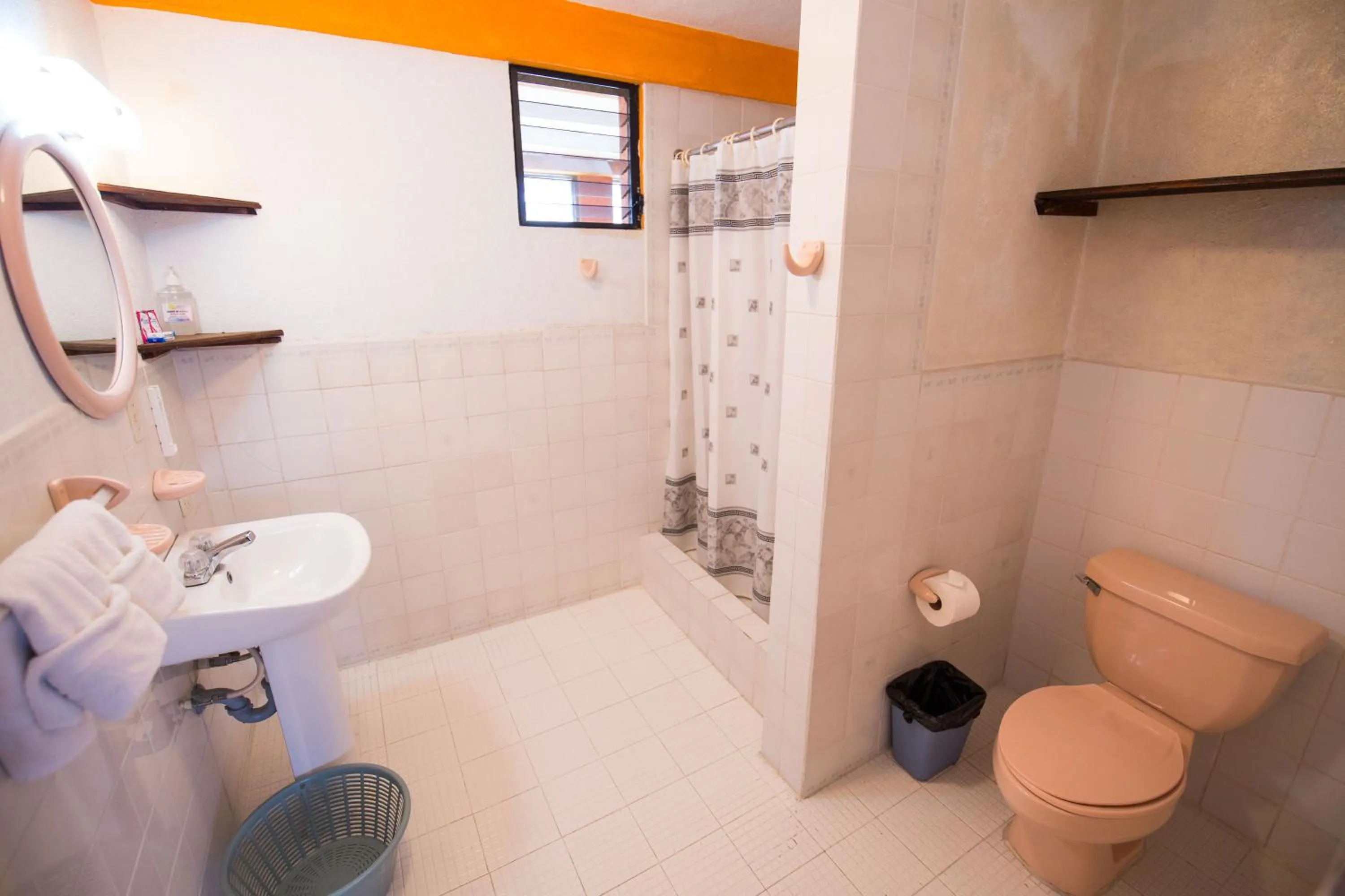 Shower in Hotel Tiosh Abaj