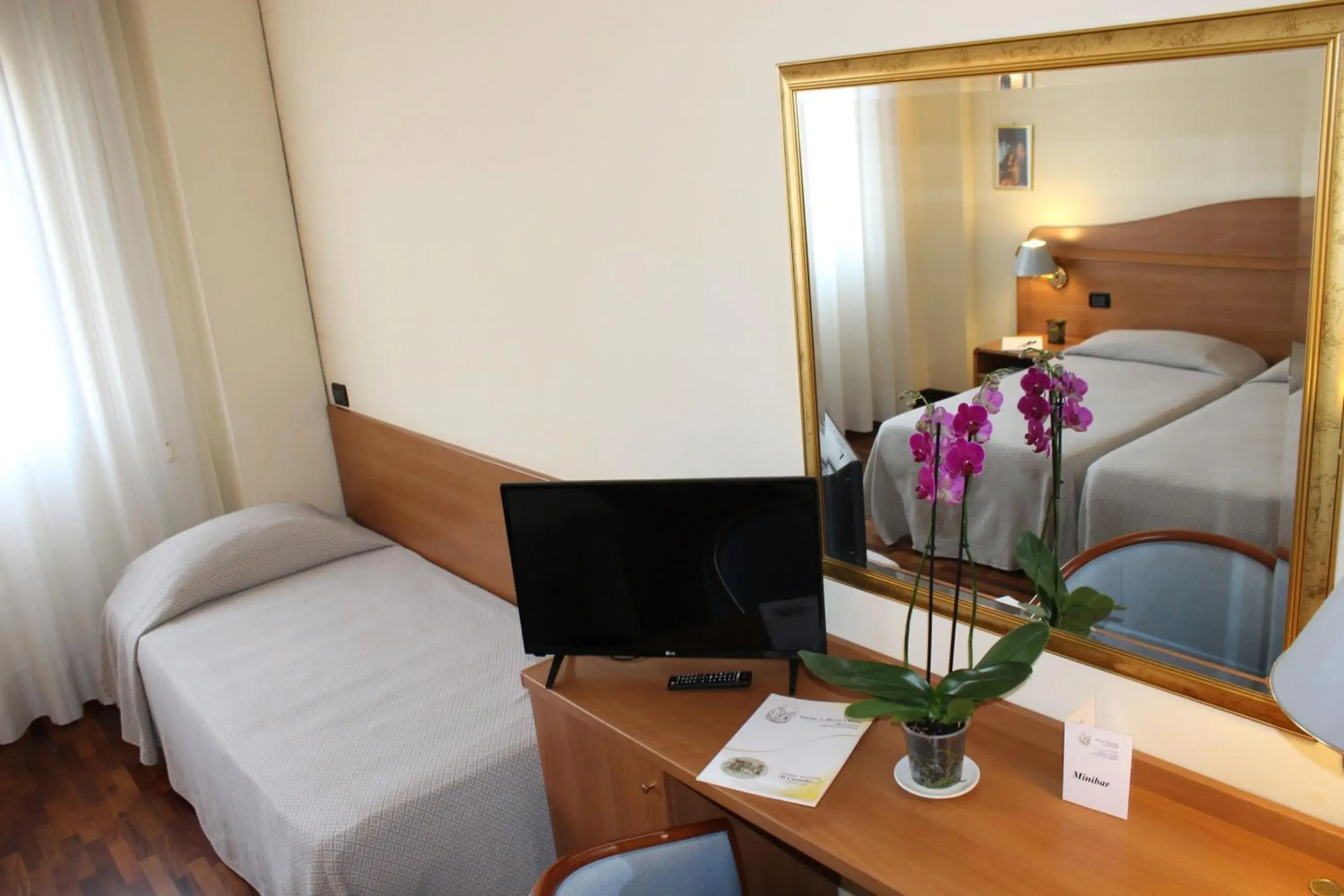 Classic Triple Room in Hotel Il Duca d'Este Classic Triple Room in Hotel Il Duca d'Este