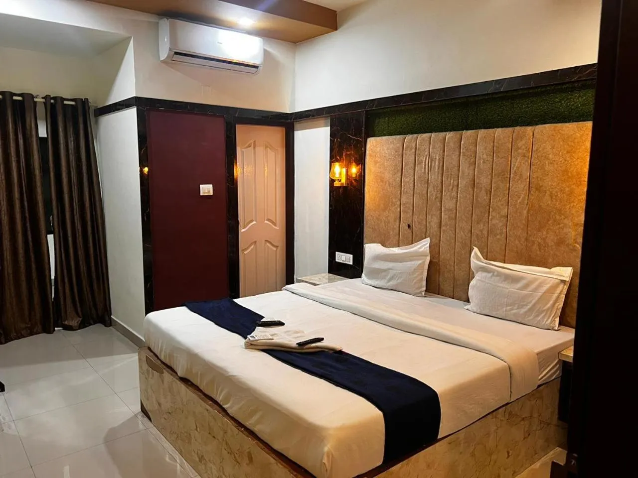 Bed in Queens Residency - Kochi