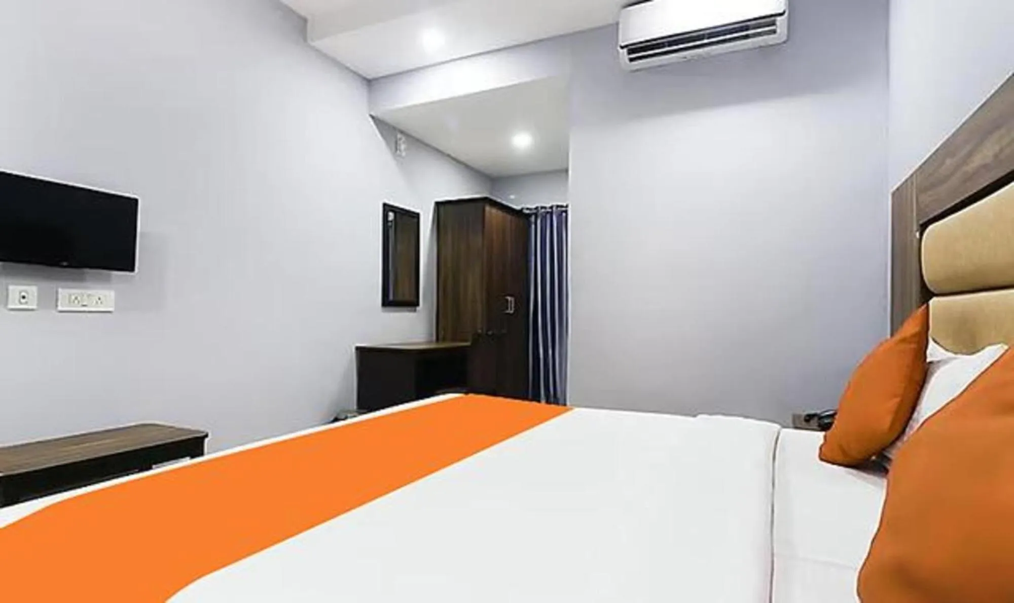 Bed in Queens Residency - Kochi