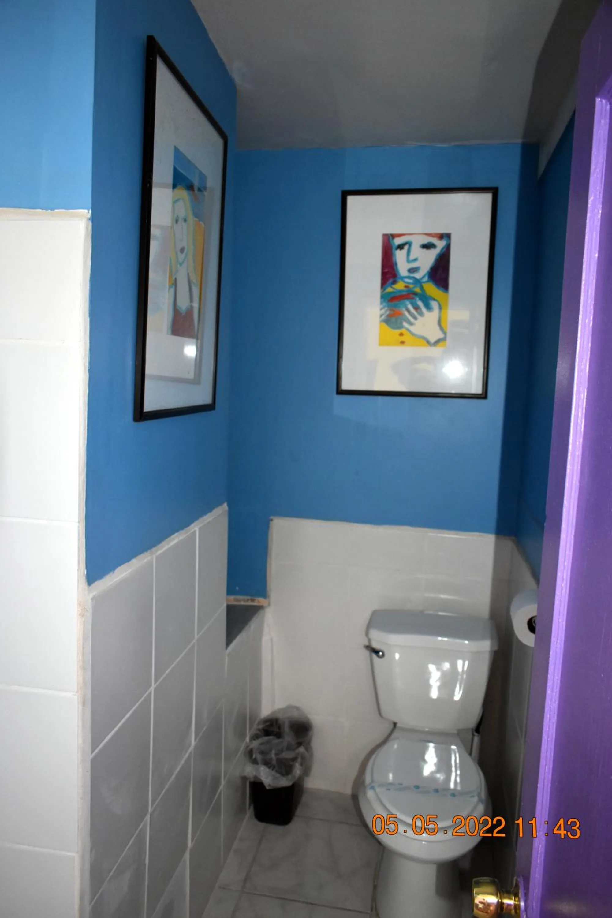 Bathroom in 9 Palms Inn