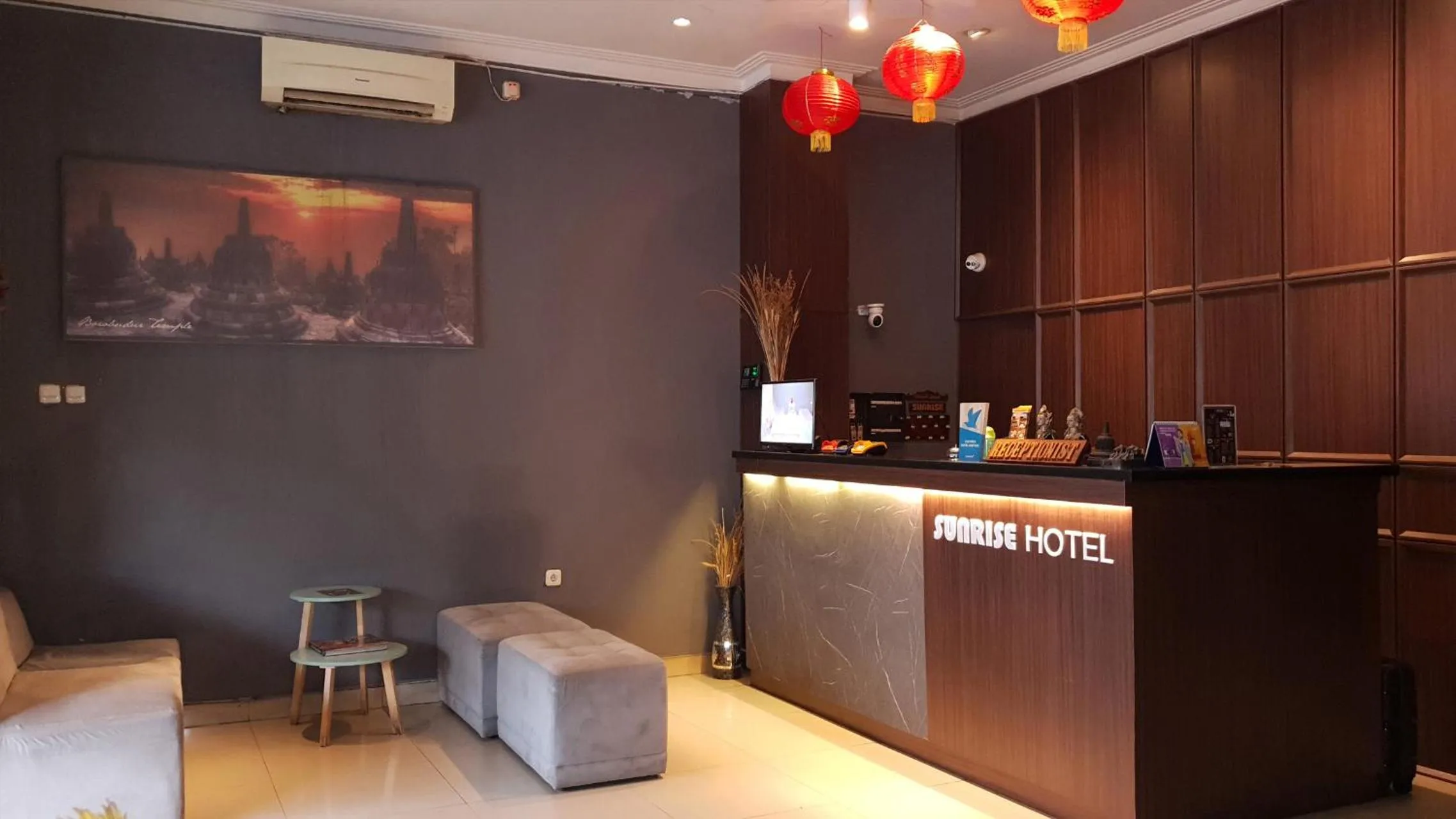 Lobby or reception in Sunrise Hotel Jogja