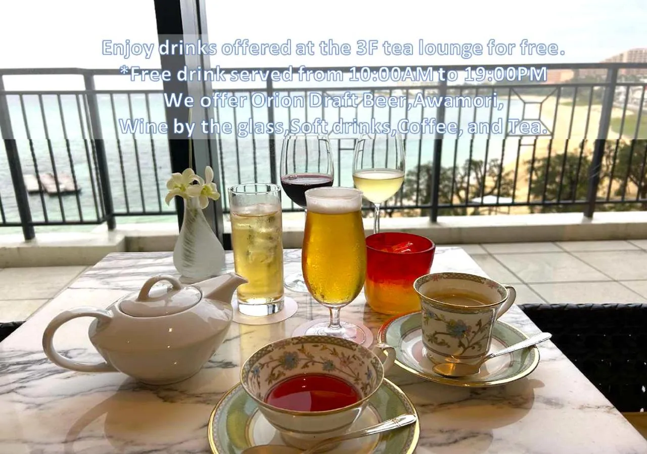 Lounge or bar in Hotel Monterey Okinawa Spa & Resort