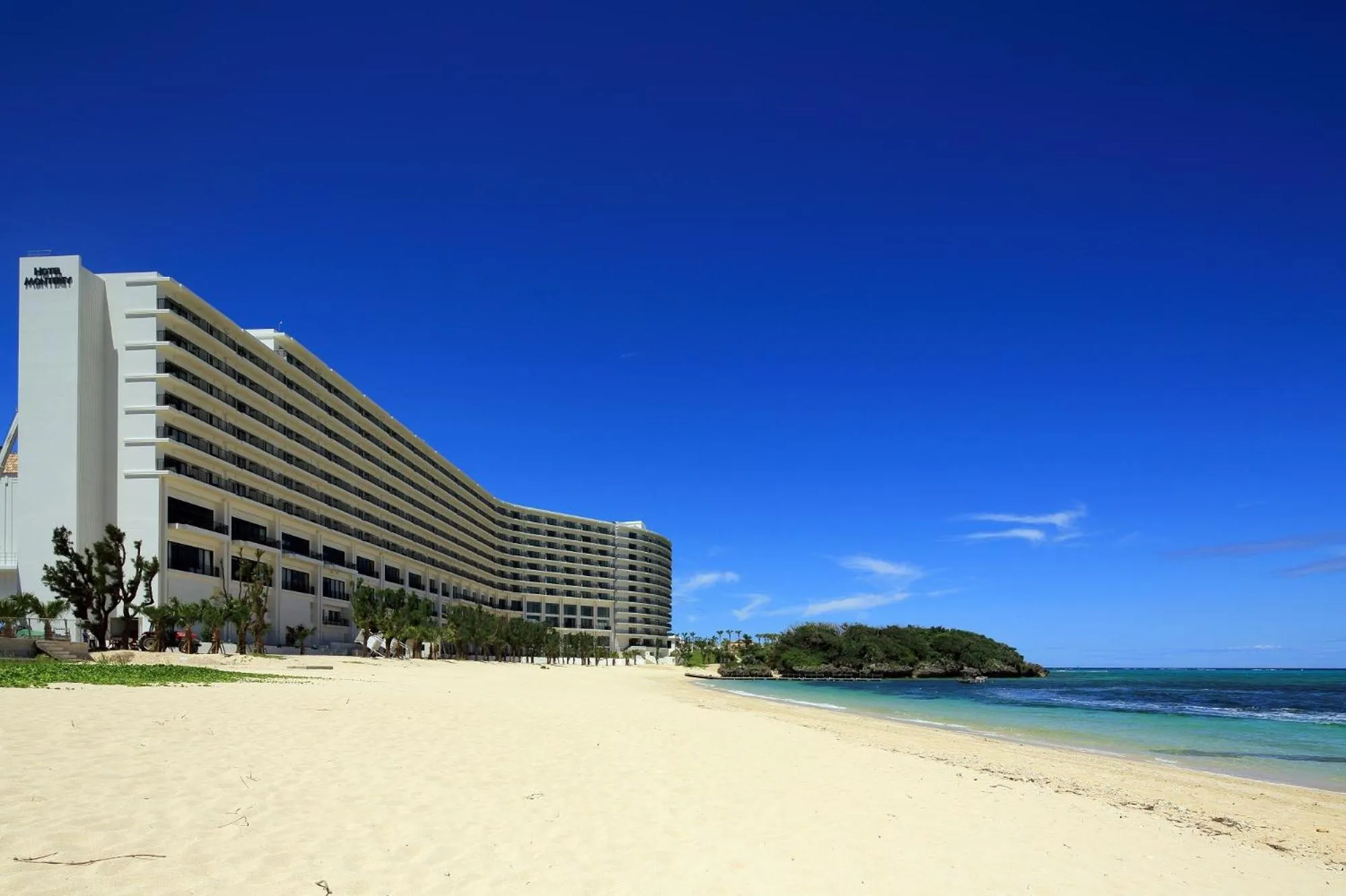 Beach in Hotel Monterey Okinawa Spa & Resort