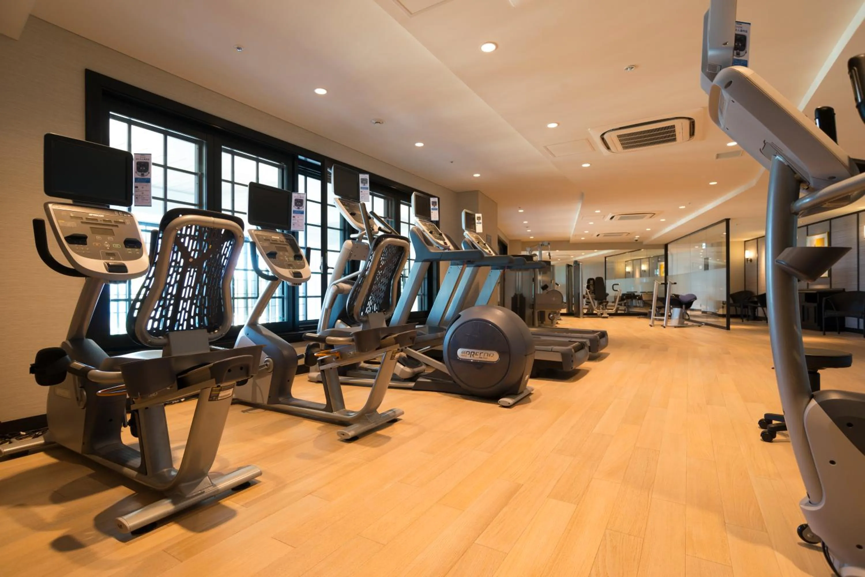 Fitness centre/facilities in Hotel Monterey Okinawa Spa & Resort