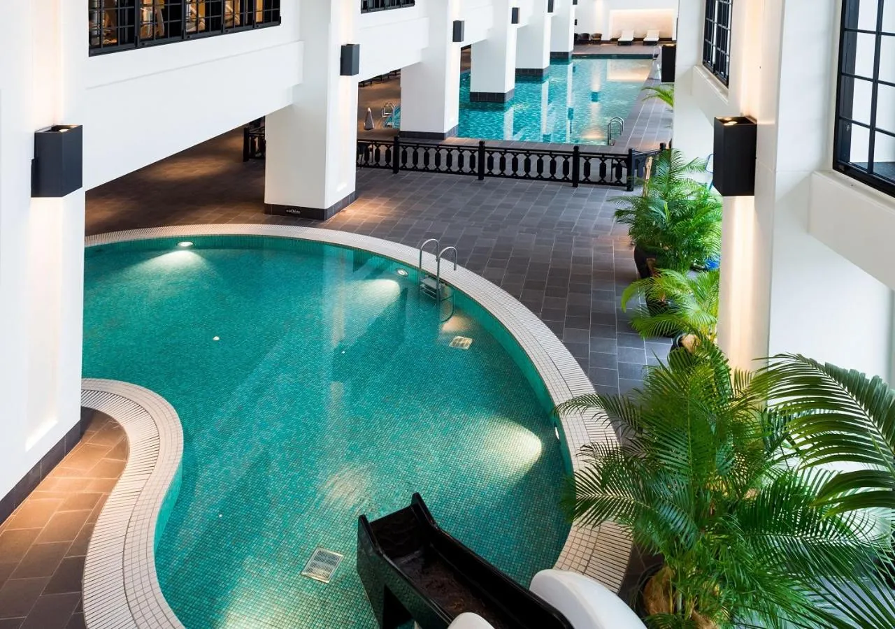 Swimming pool in Hotel Monterey Okinawa Spa & Resort