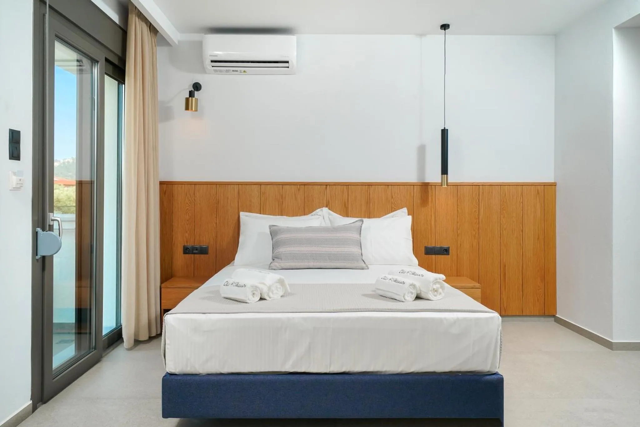 Bed in Olia Thassos - Luxury Apartments