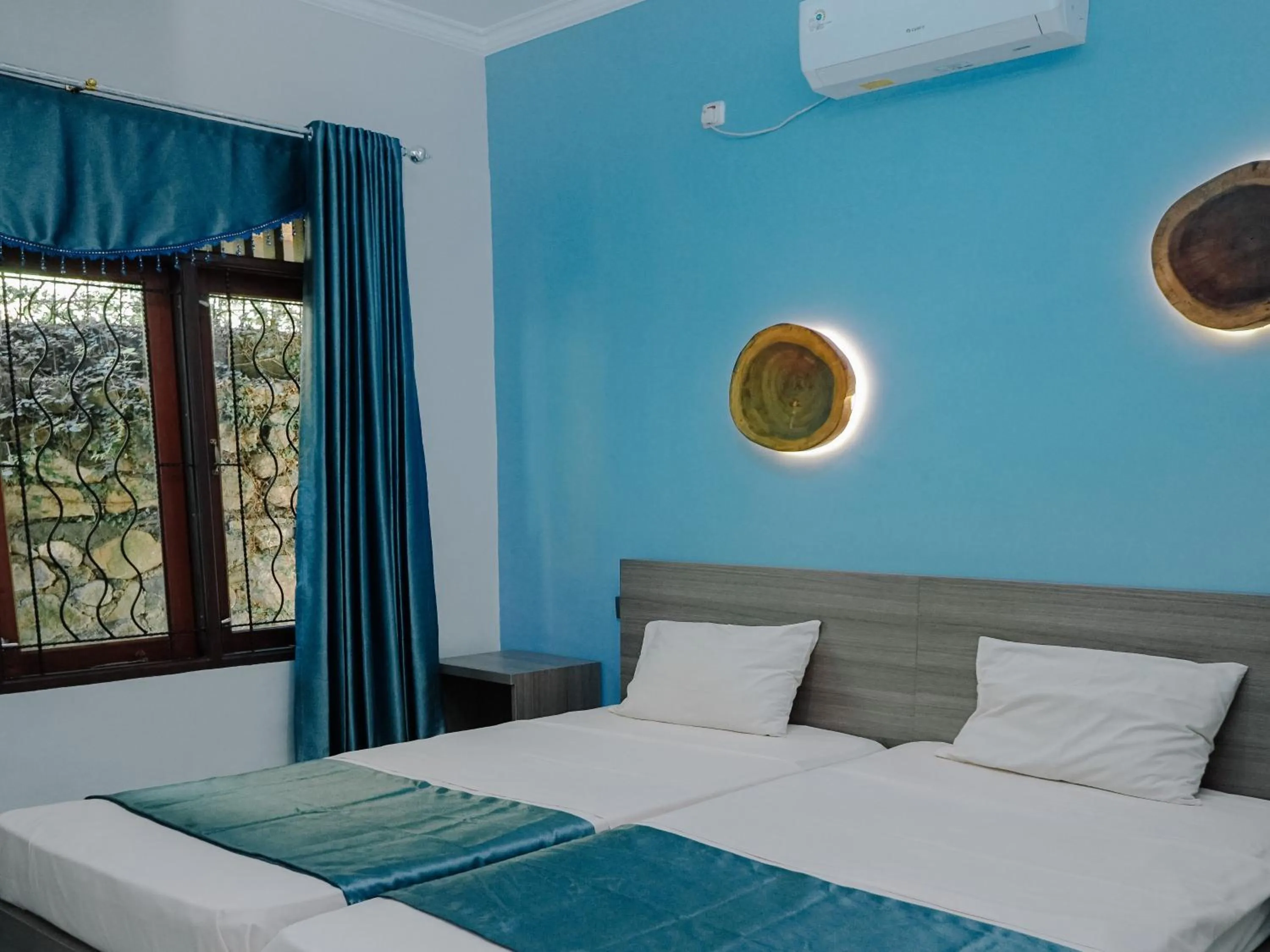 Property building, Bed in Sunset Villa