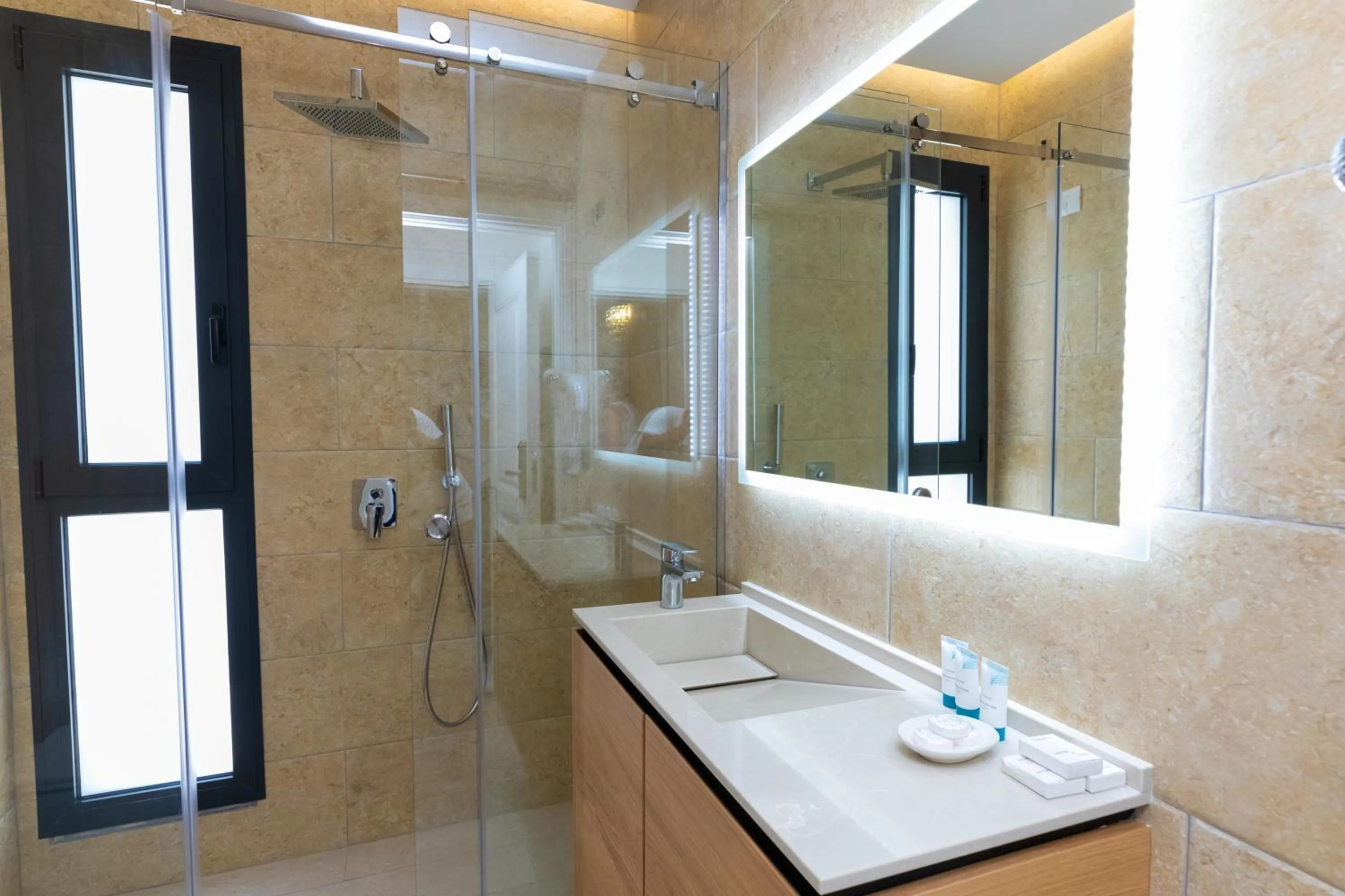 Bathroom in B&B Champagne, Vlore Bay