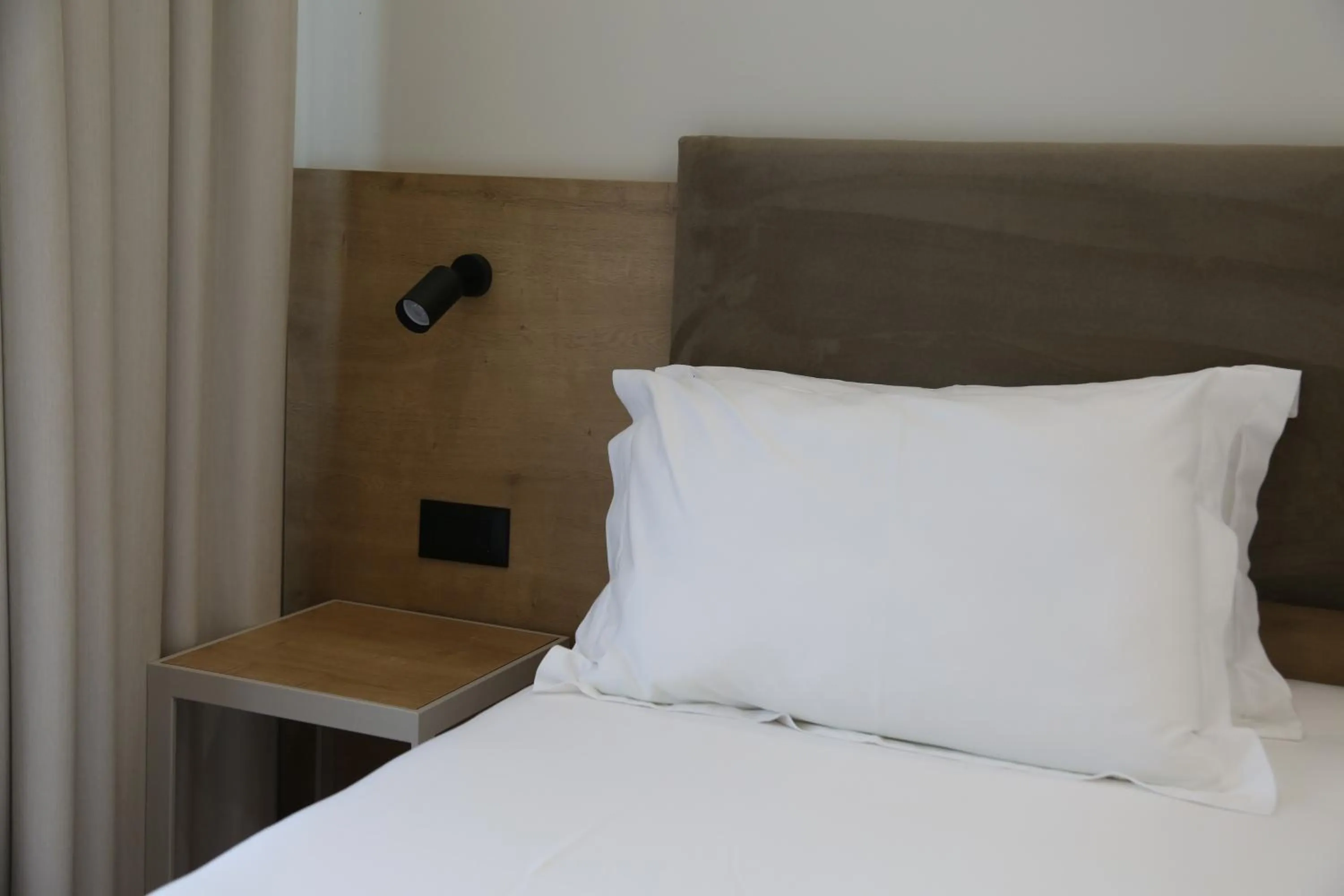 Bed in B&B Champagne, Vlore Bay