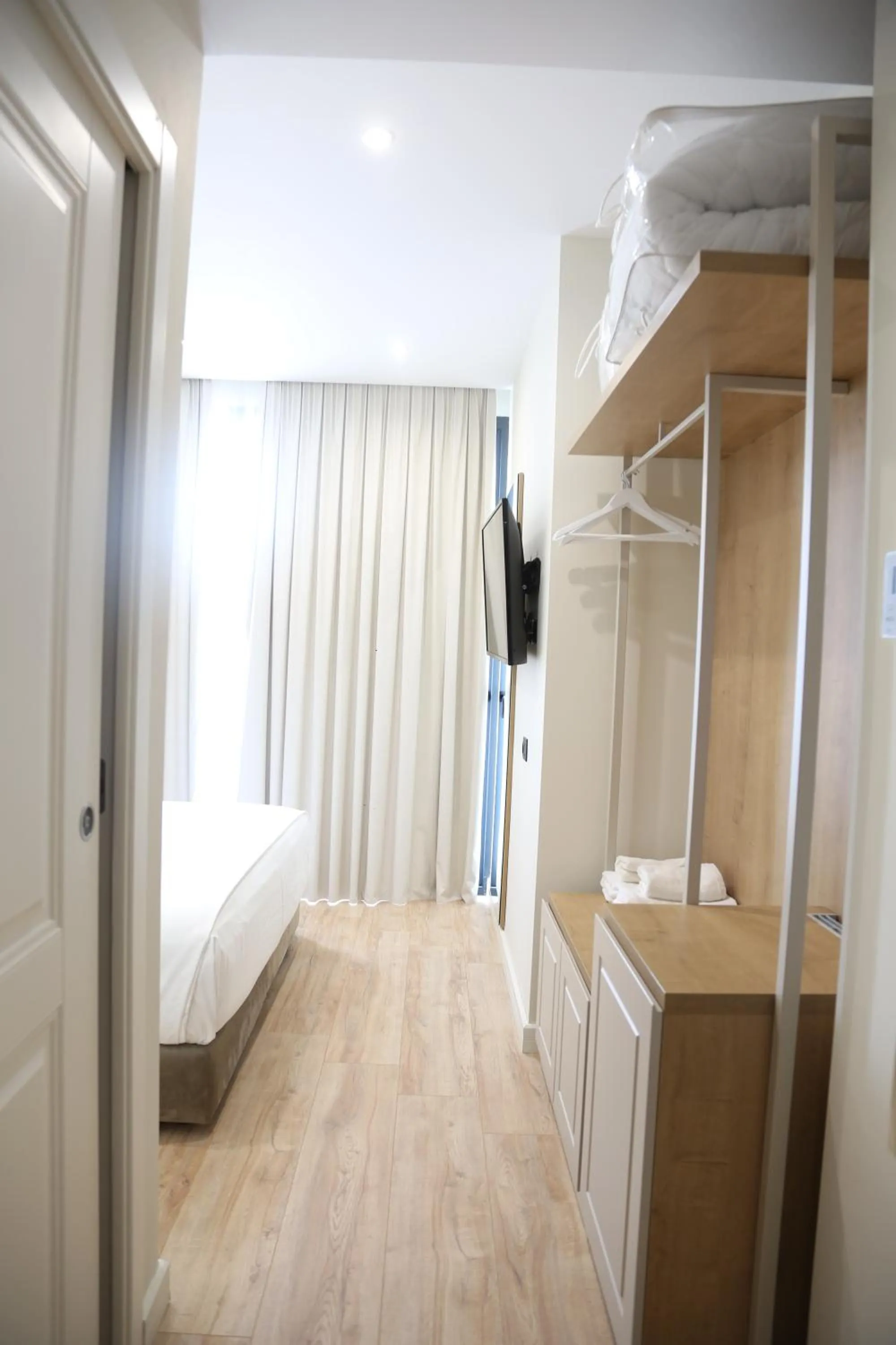 wardrobe in B&B Champagne, Vlore Bay