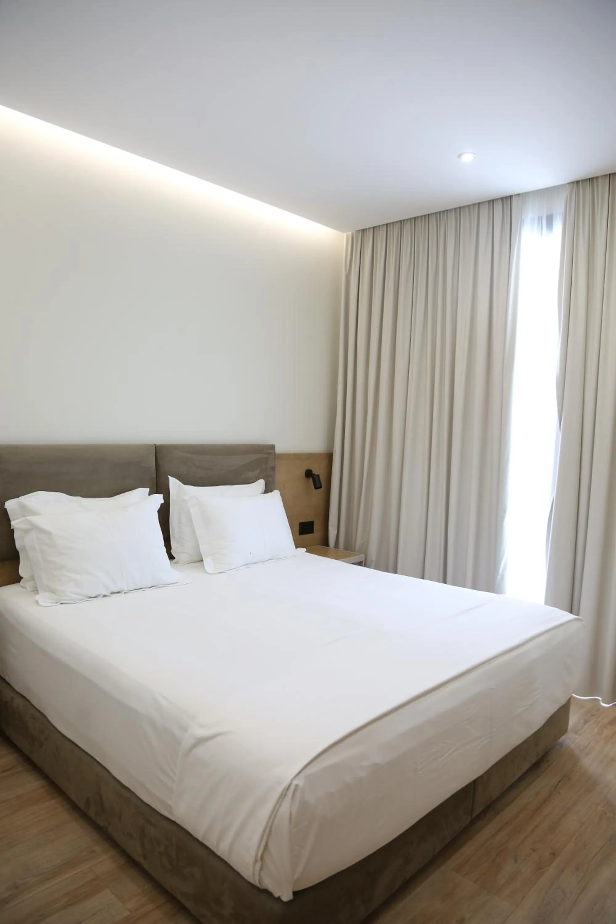 Bed in B&B Champagne, Vlore Bay