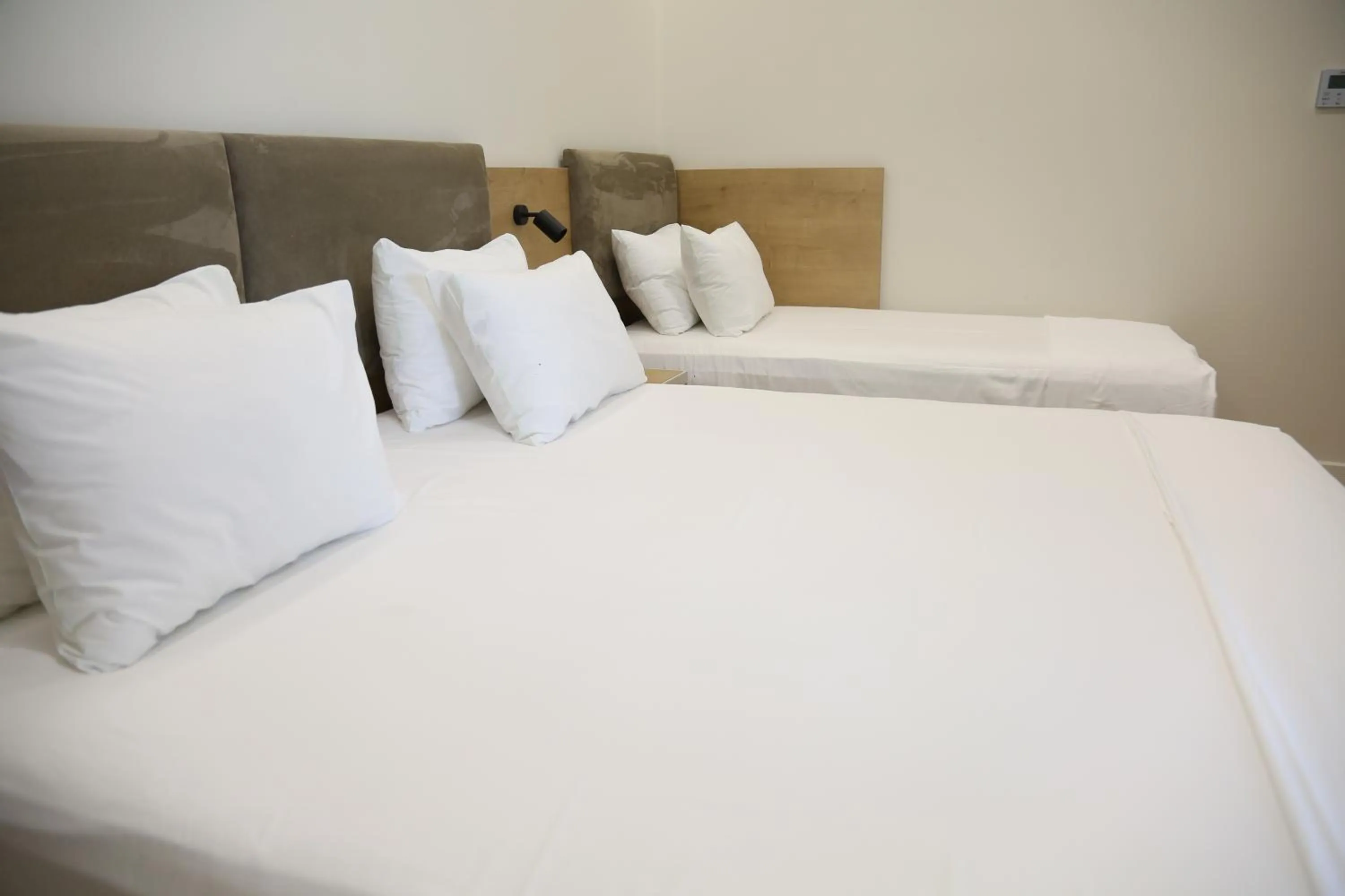 Photo of the whole room, Bed in B&B Champagne, Vlore Bay