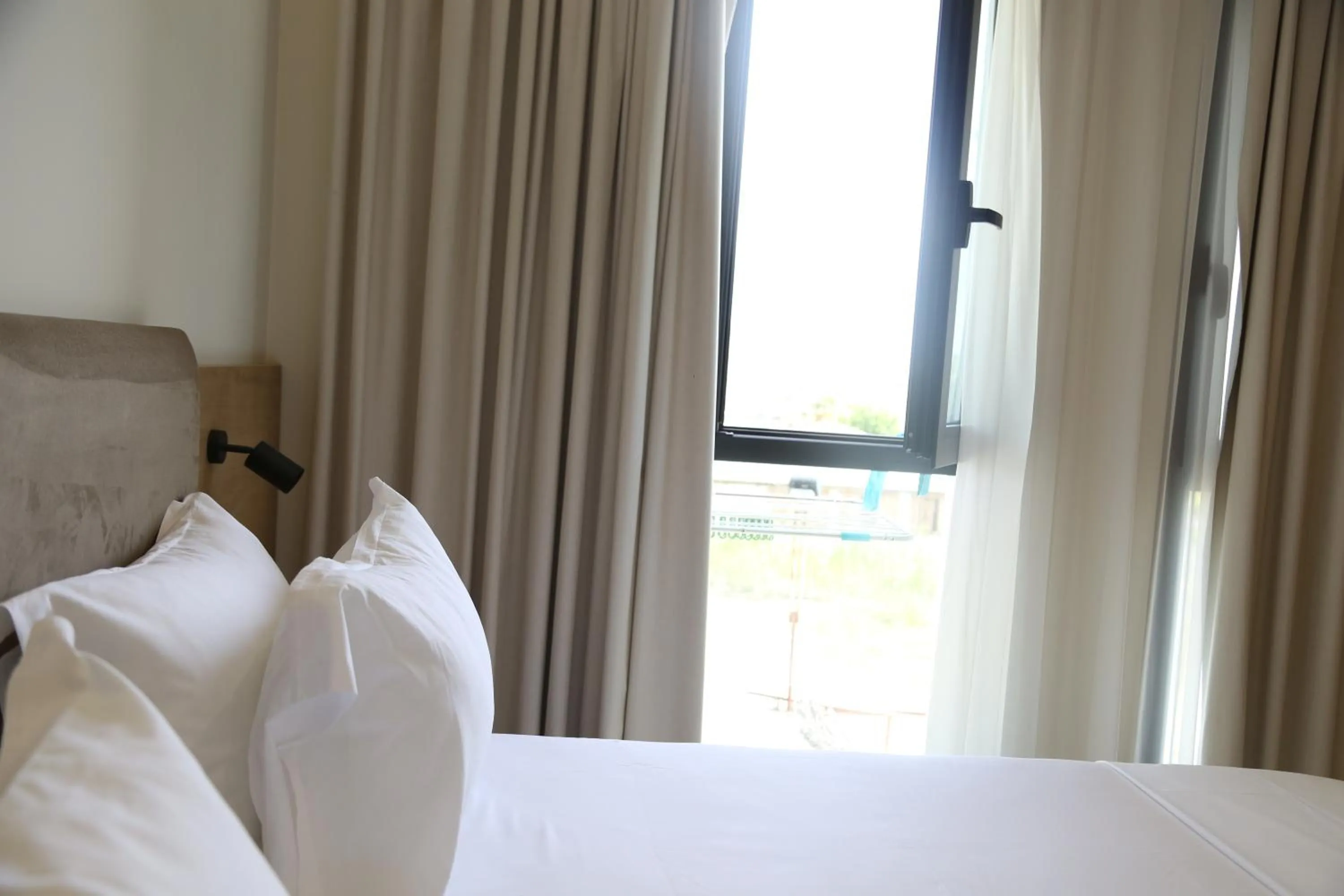 Bed in B&B Champagne, Vlore Bay