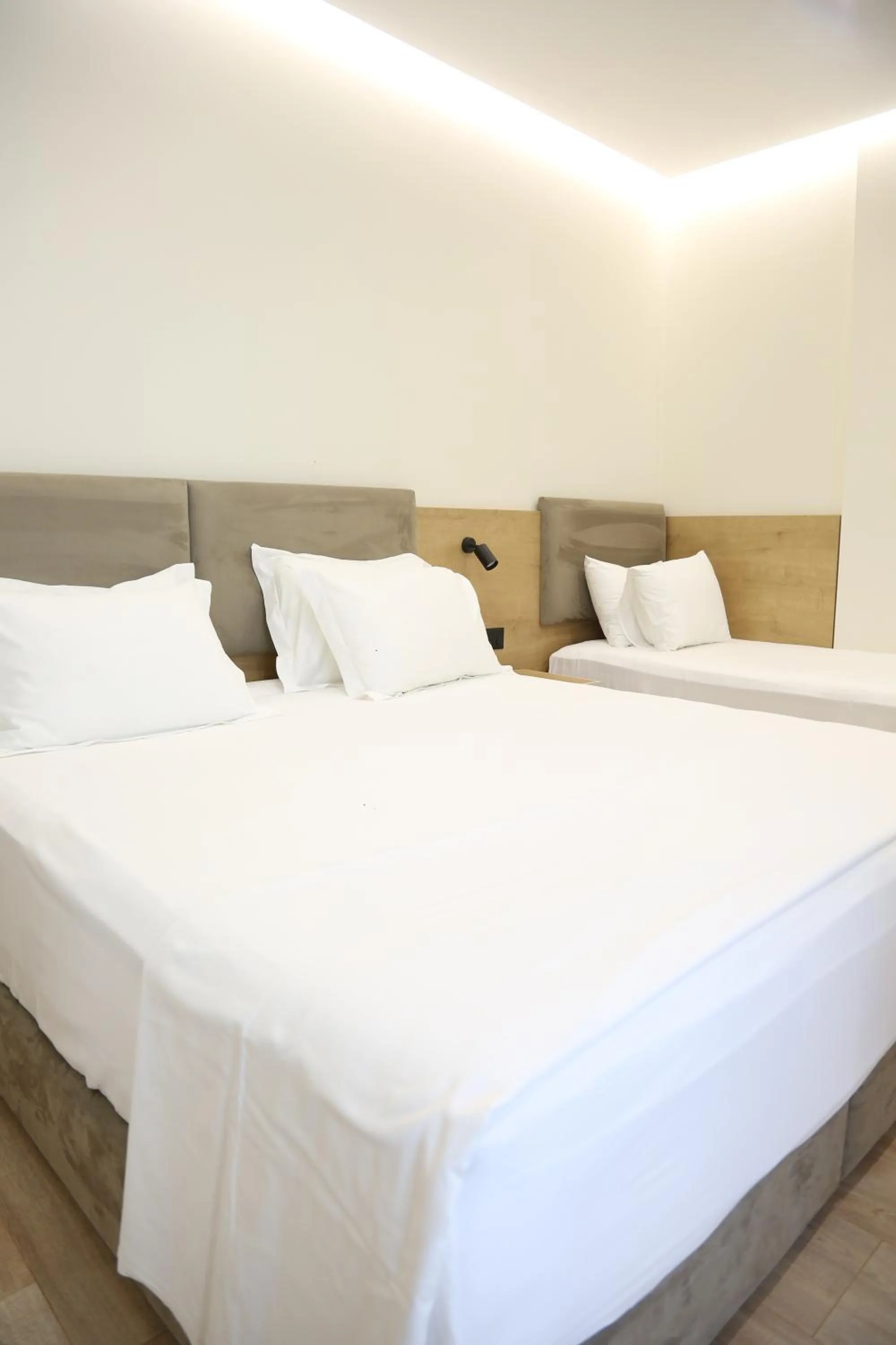 Bed in B&B Champagne, Vlore Bay