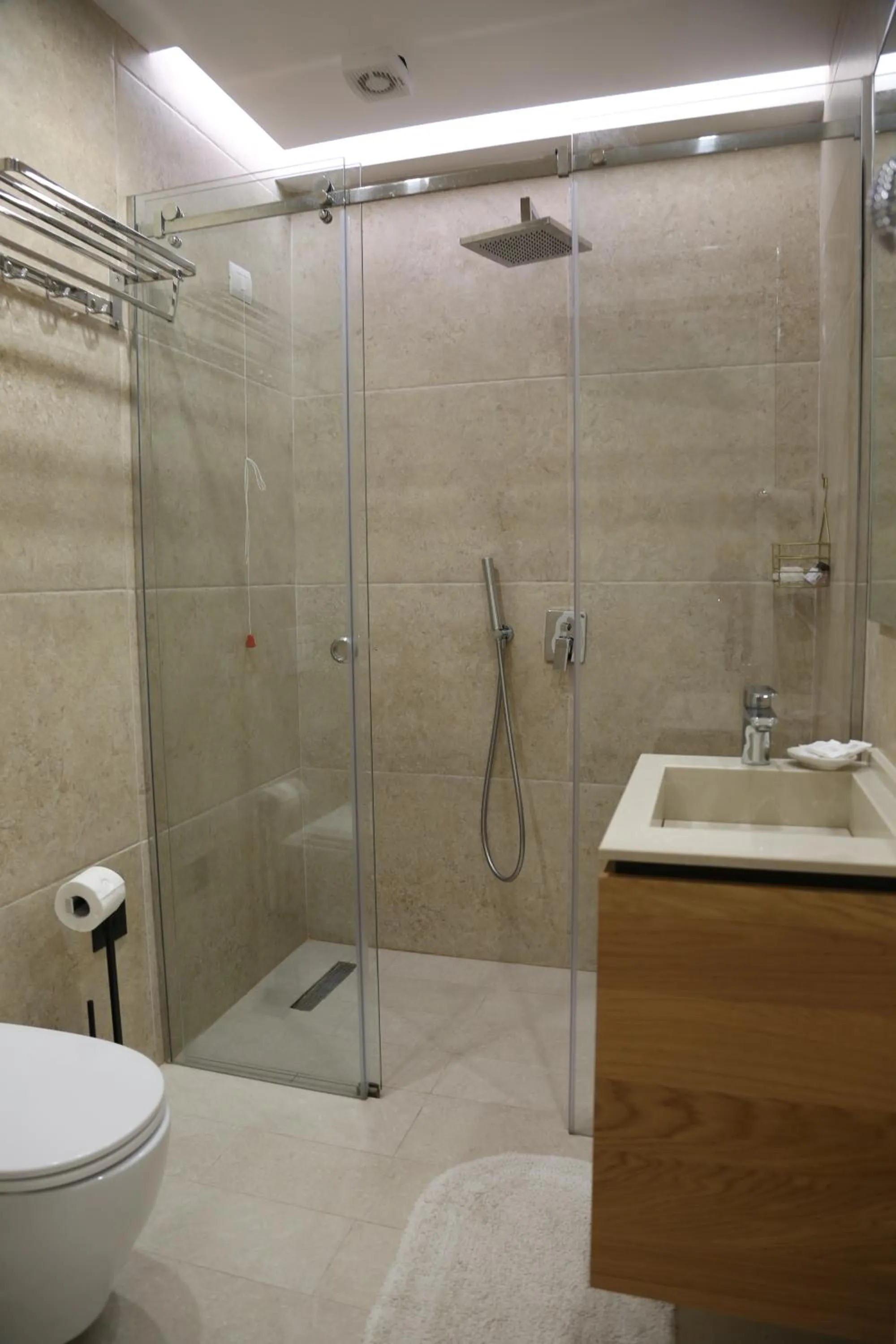 Bathroom in B&B Champagne, Vlore Bay