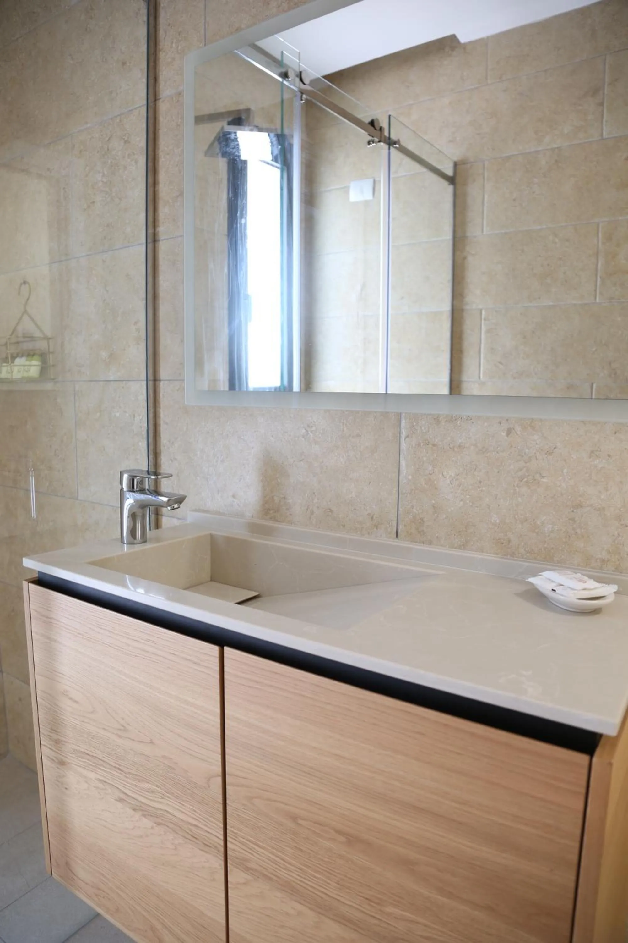 Bathroom in B&B Champagne, Vlore Bay