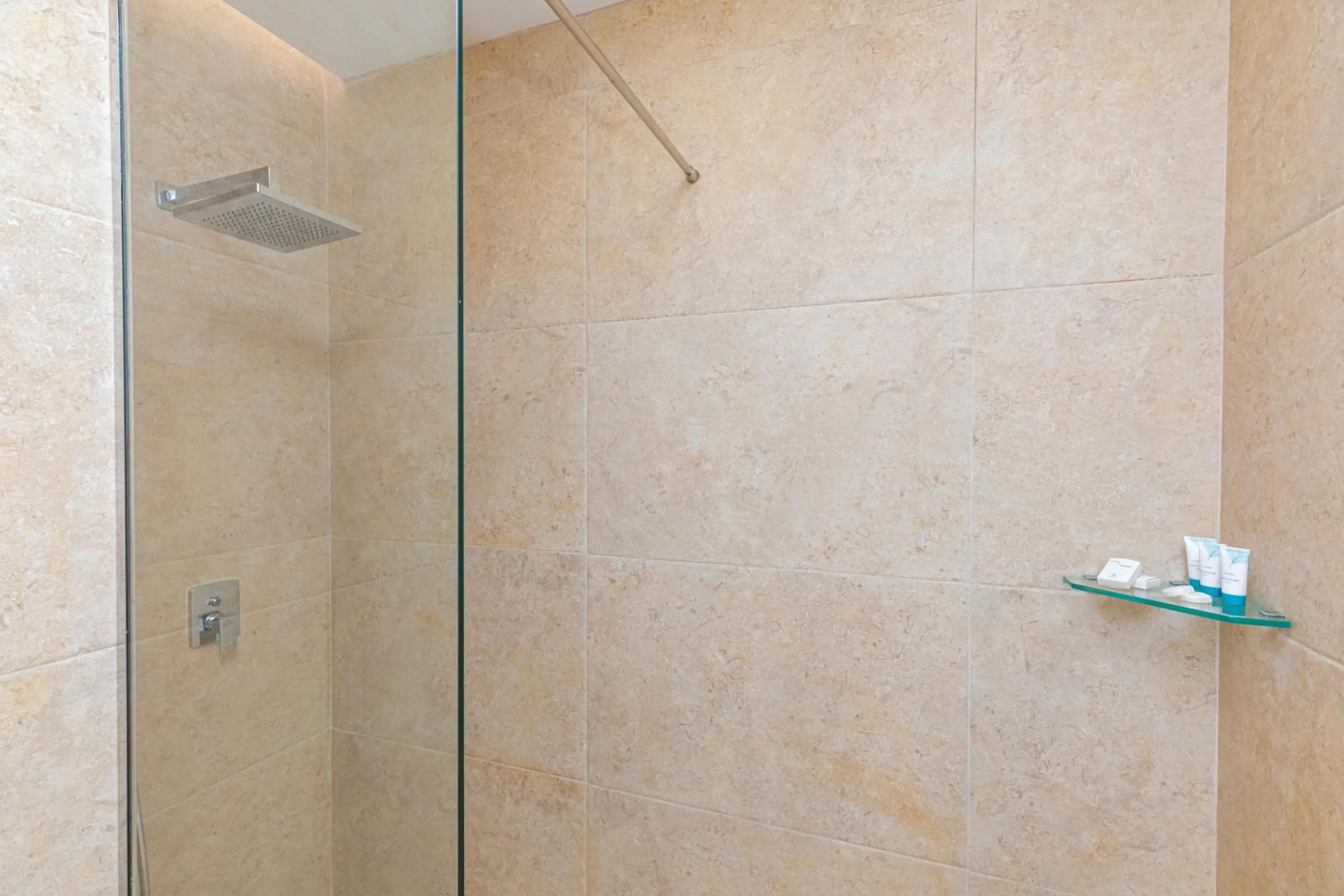 Bathroom in B&B Champagne, Vlore Bay