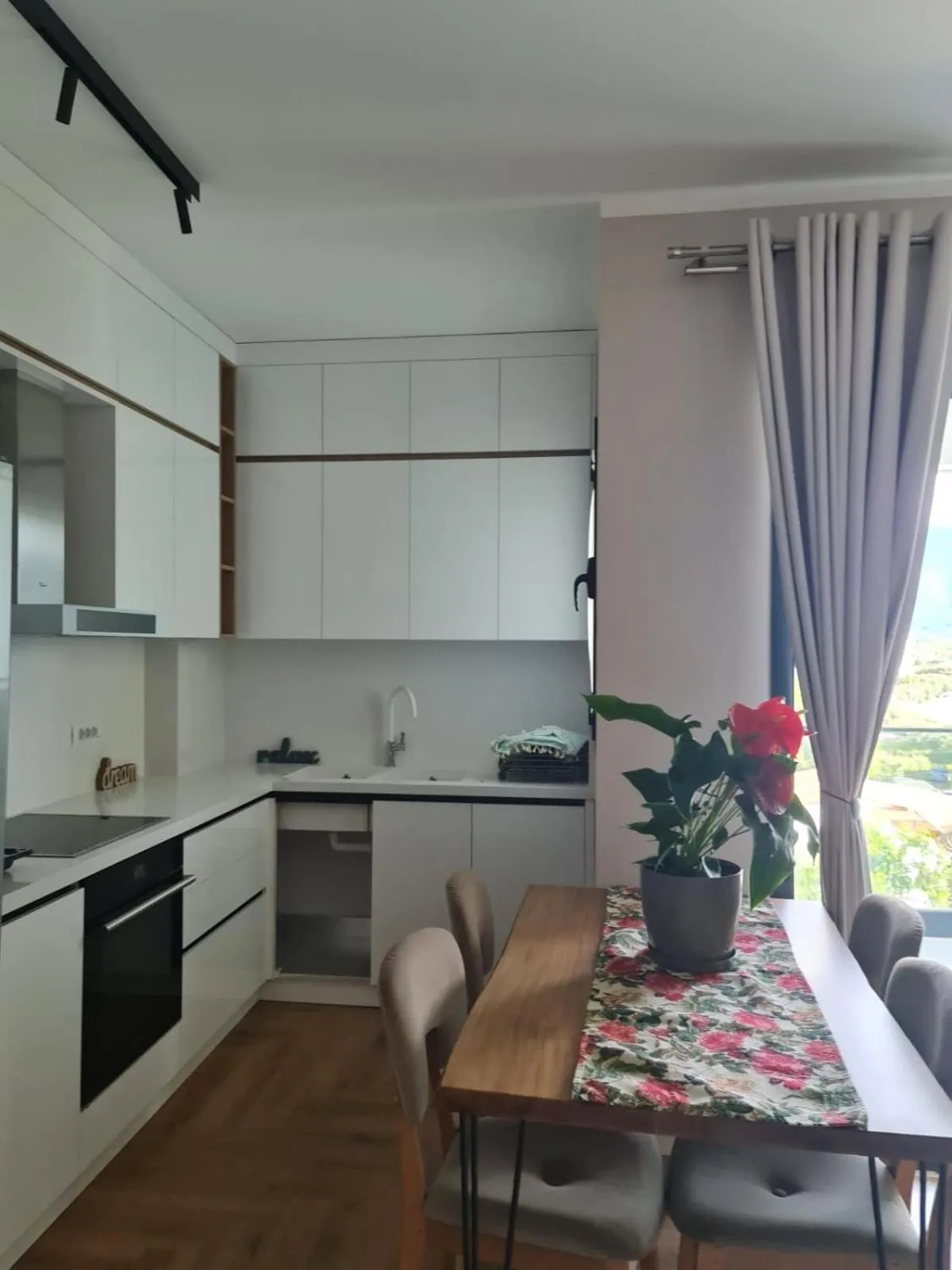 Dining area in B&B Champagne, Vlore Bay