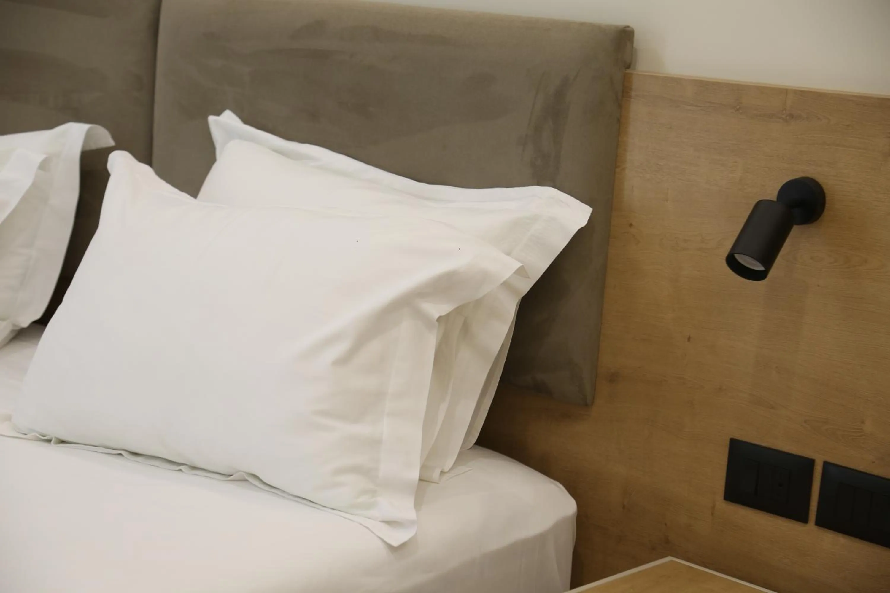 Bed in B&B Champagne, Vlore Bay