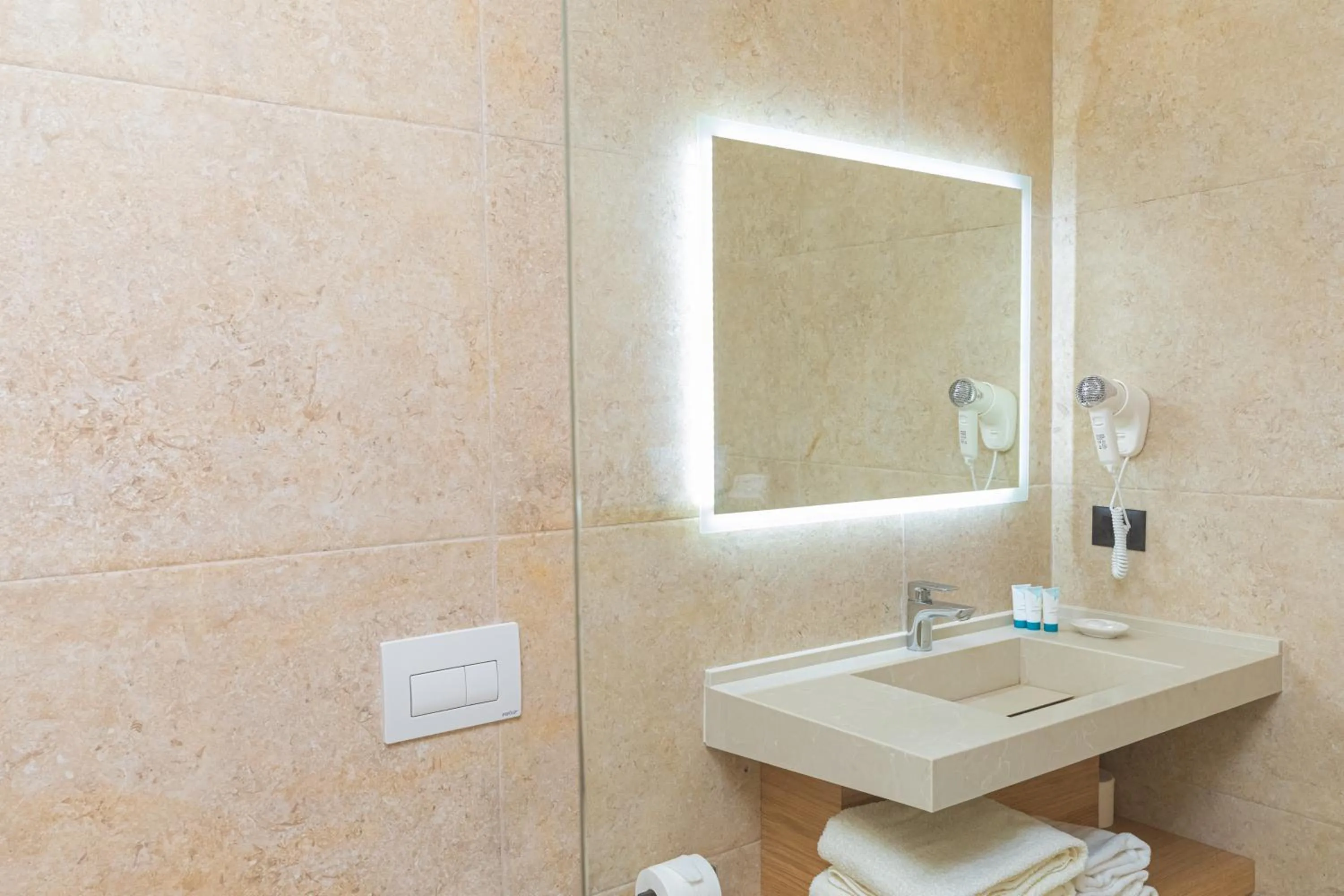 Bathroom in B&B Champagne, Vlore Bay